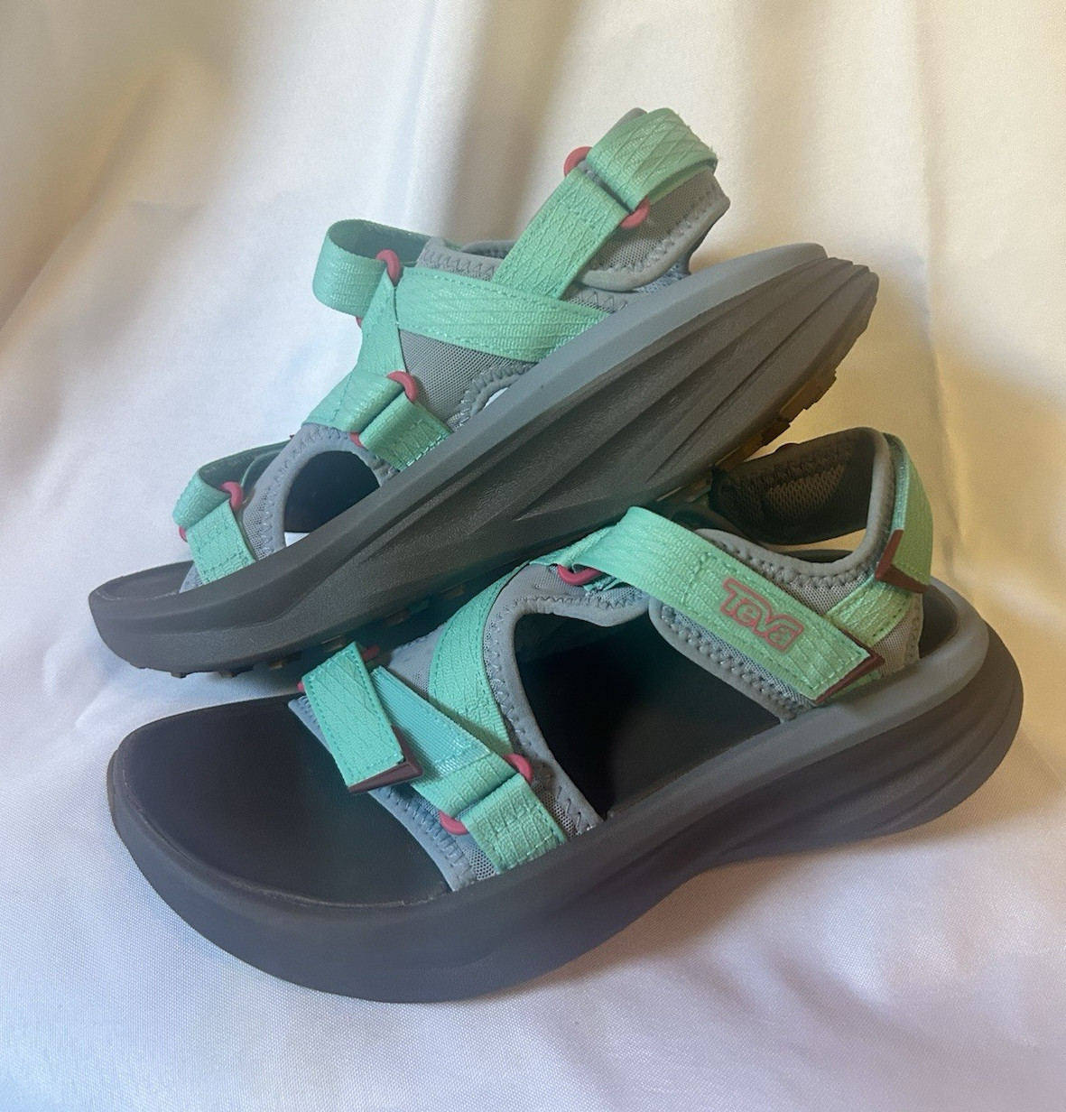 Teva Aventrail R2T Trail Running Sandal – women’s size 8