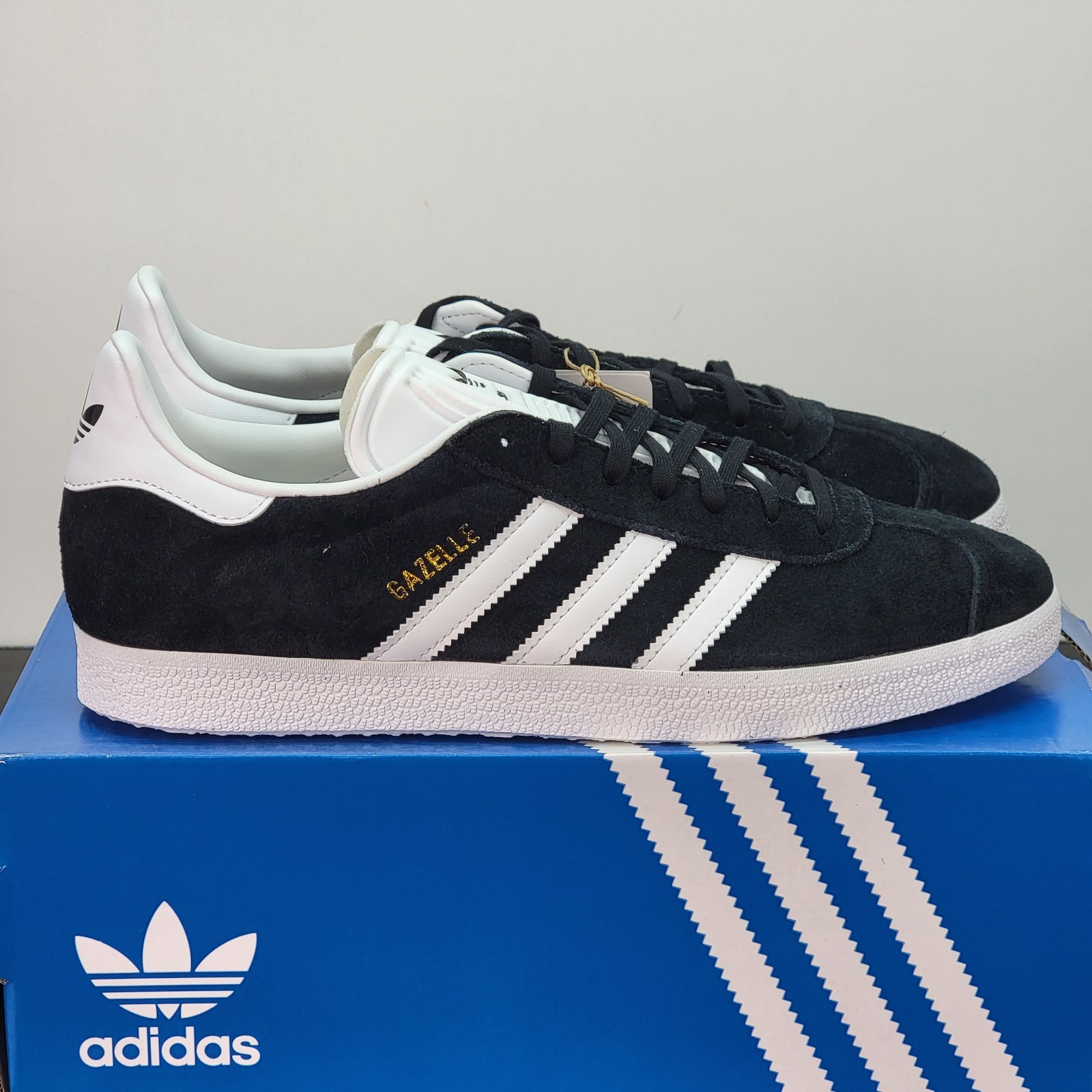 Adidas Gazelle Men’s Size 10 Shoes Black White Athletic Casual Sneakers