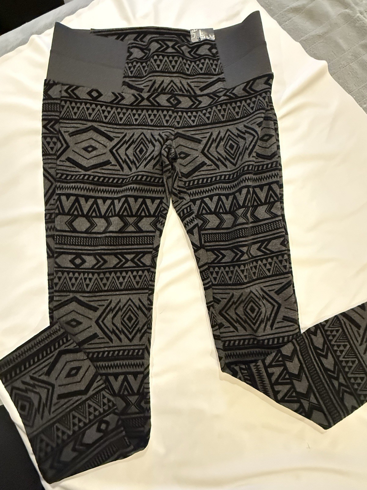 BoomBoom Jeans Women’s Aztec Print Leggings Gray Black Size L NWT