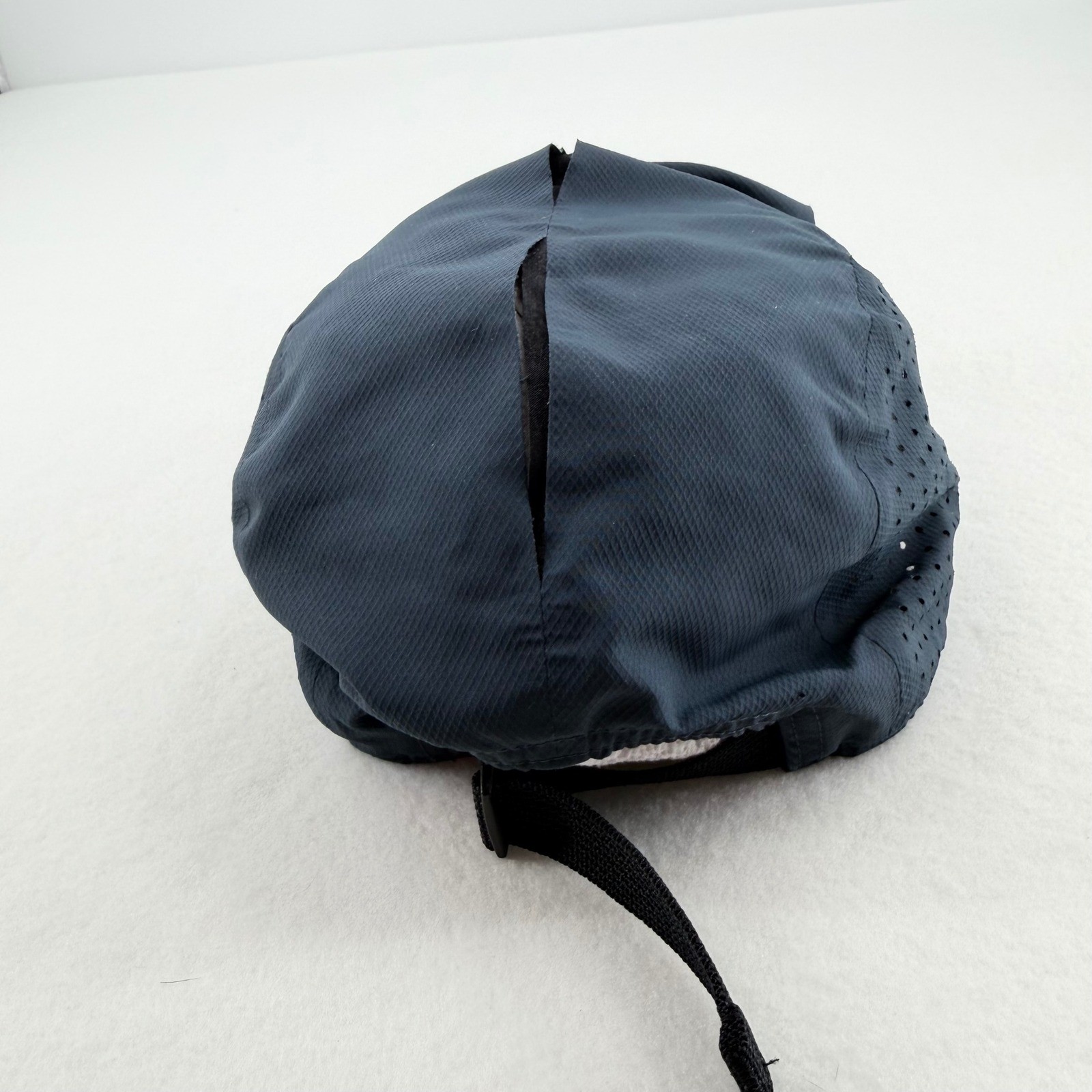 On Running Lightweight Cap Unisex OS Navy Blue Breathable Athletic Excellent