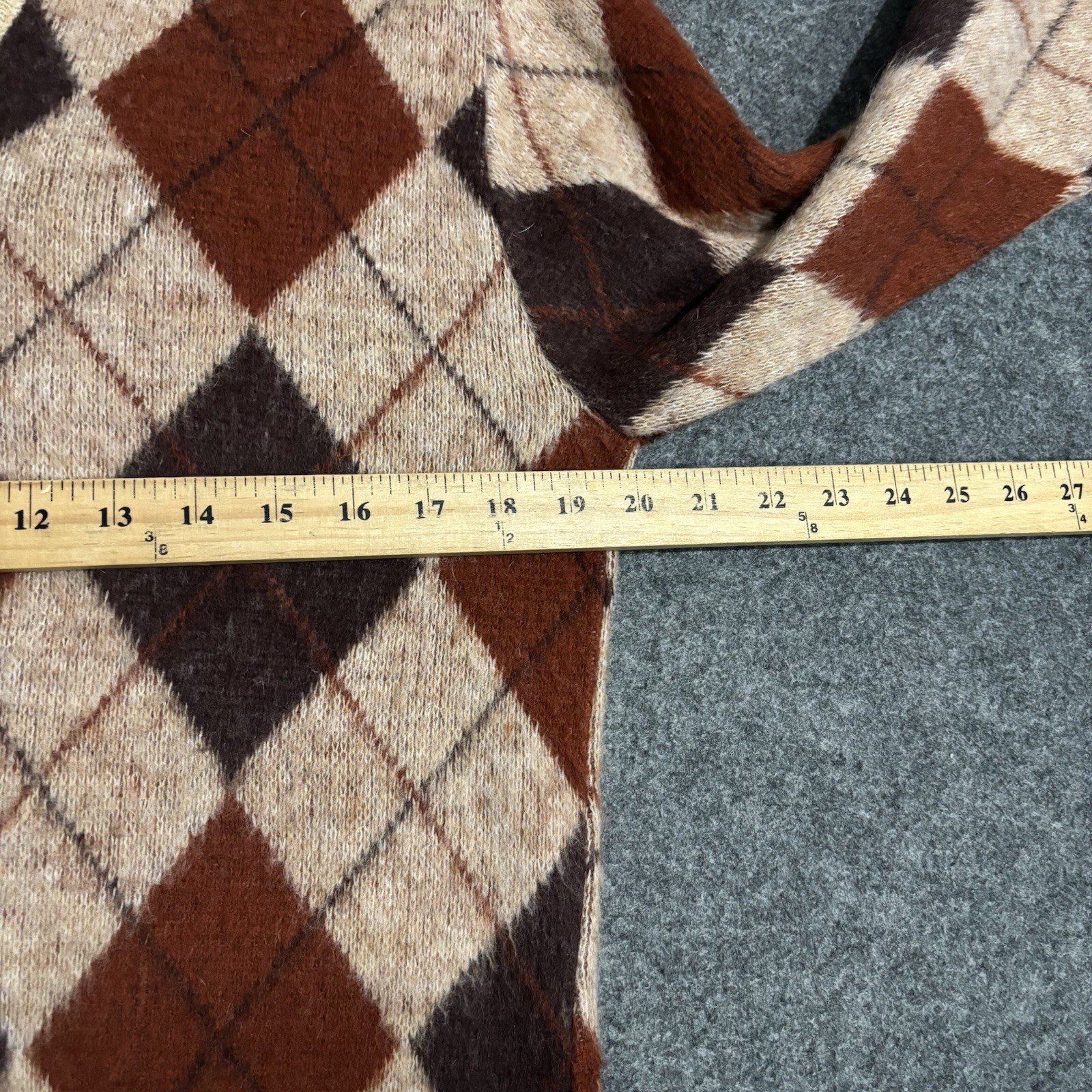 Vintage McGregor Sportswear Argyle V-Neck Sweater Size Medium USA Acrylic