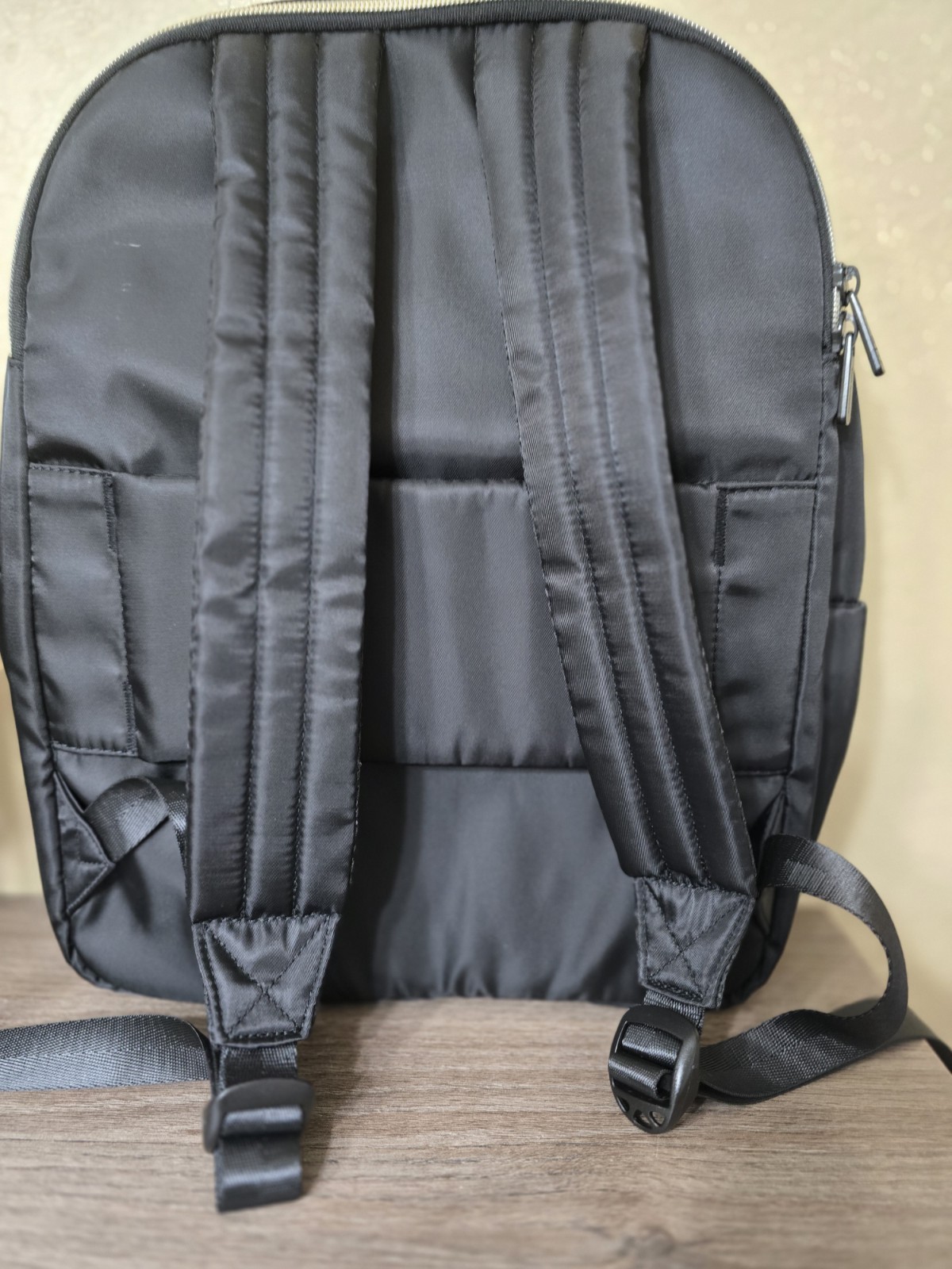 Kenneth Cole Reaction “Becca” size M Dual Compartment Backpack Black