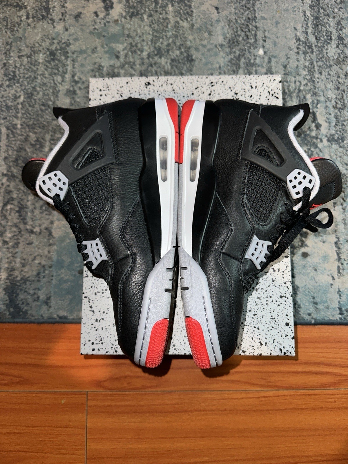 Jordan Air Jordan 4 Retro Bred Reimagined 2019 size 8 Black/Cement Grey