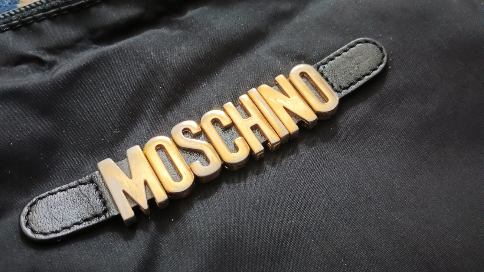 🩷 Vintage 1990s Moschino Redwall Logo Crossbody Bag Purse Adjustable Strap