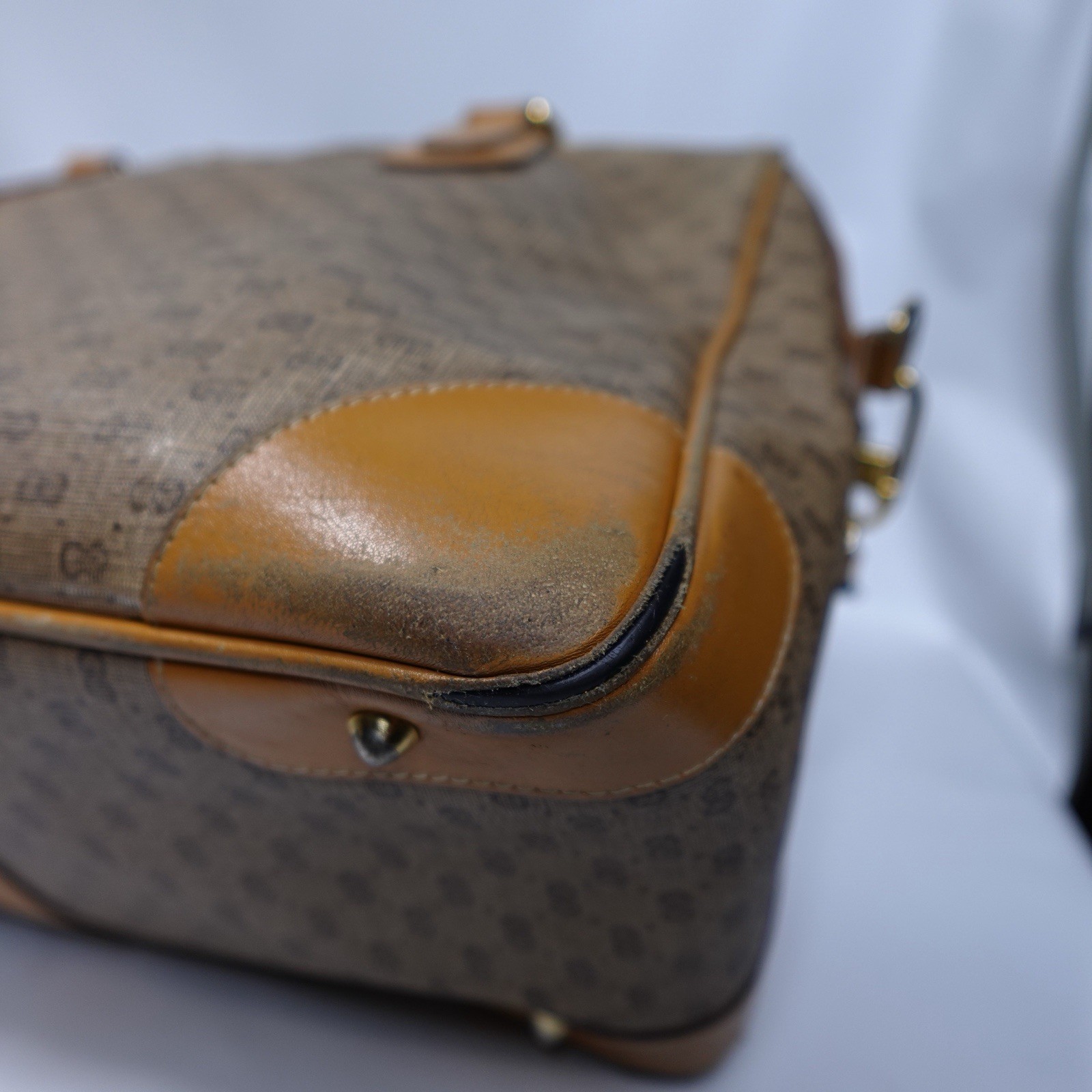 Vintage Gucci GG Supreme Monogram Boston Bag Tan Leather Italy Need Light Repair
