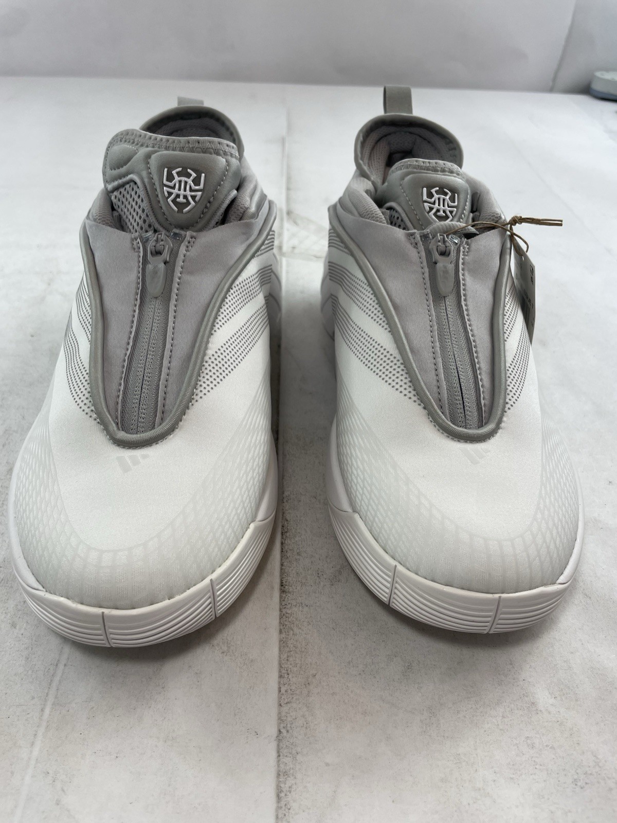 Adidas D.O.N. Issue 7 Basketball Men’s 8.5 White Sneakers Athletic Shoes JS1299