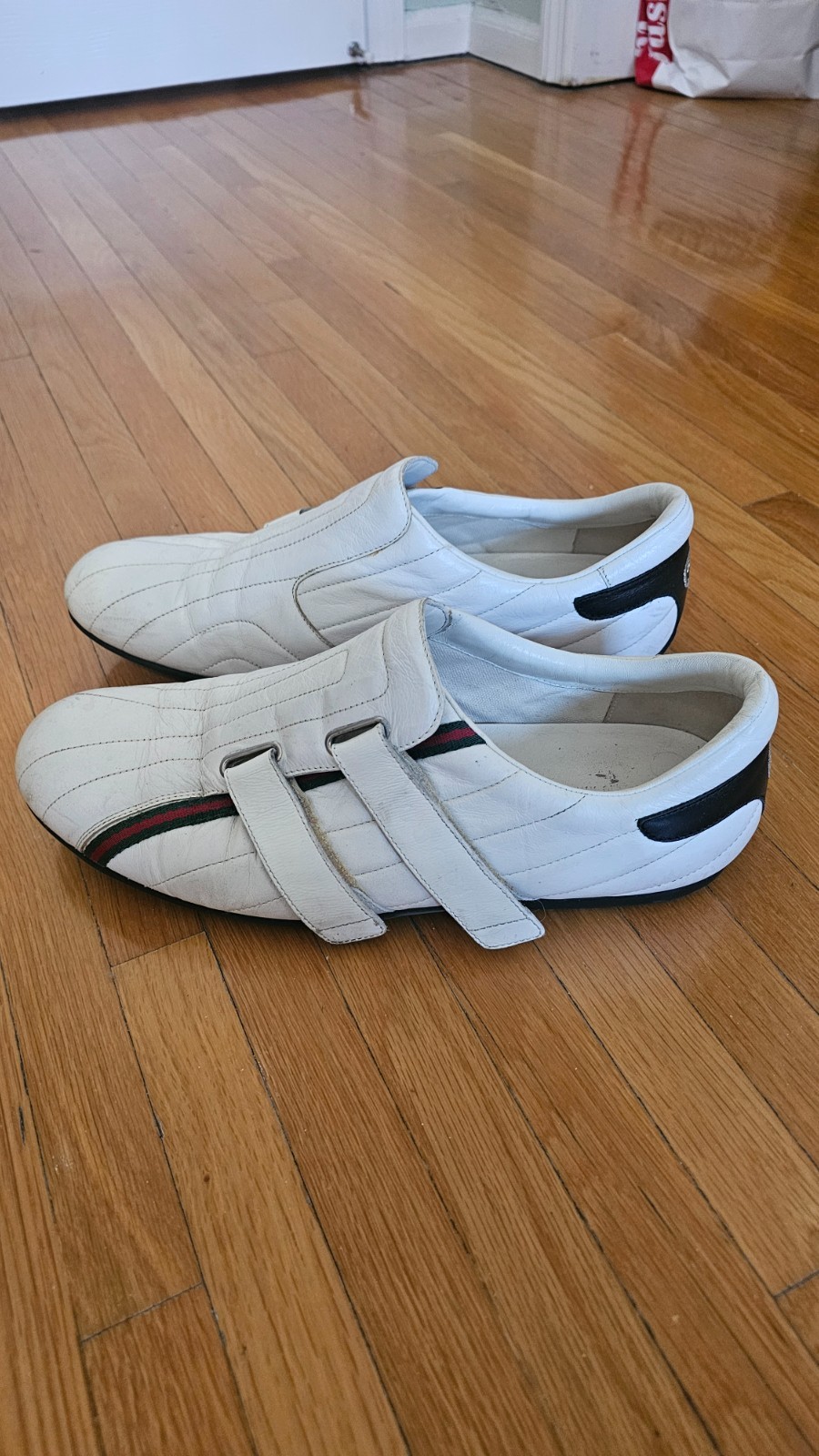 Gucci Men’s White Leather Strap Sneakers Green Red Web Logo Auth Size 9.5