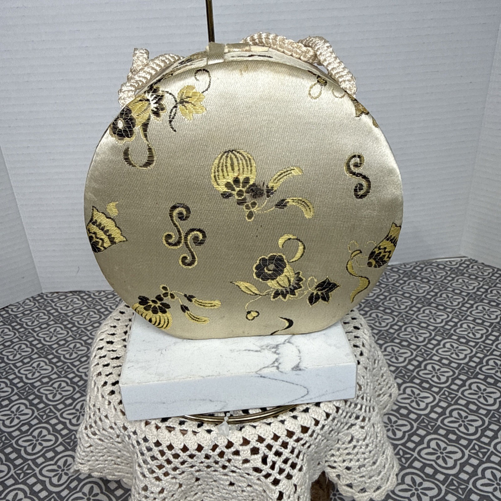 Vintage Embroidered Cream Silk Box Evening Bag, Rare Fashion Gift. See Pictures.