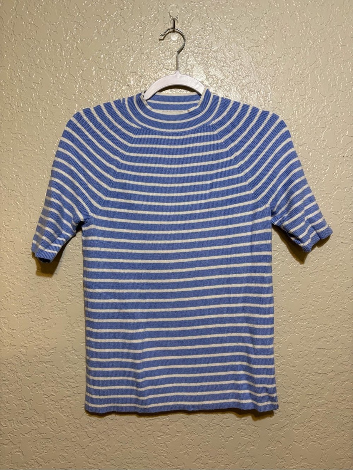 Ann Taylor Blue & White Striped Short Sleeve Sweater Size Medium