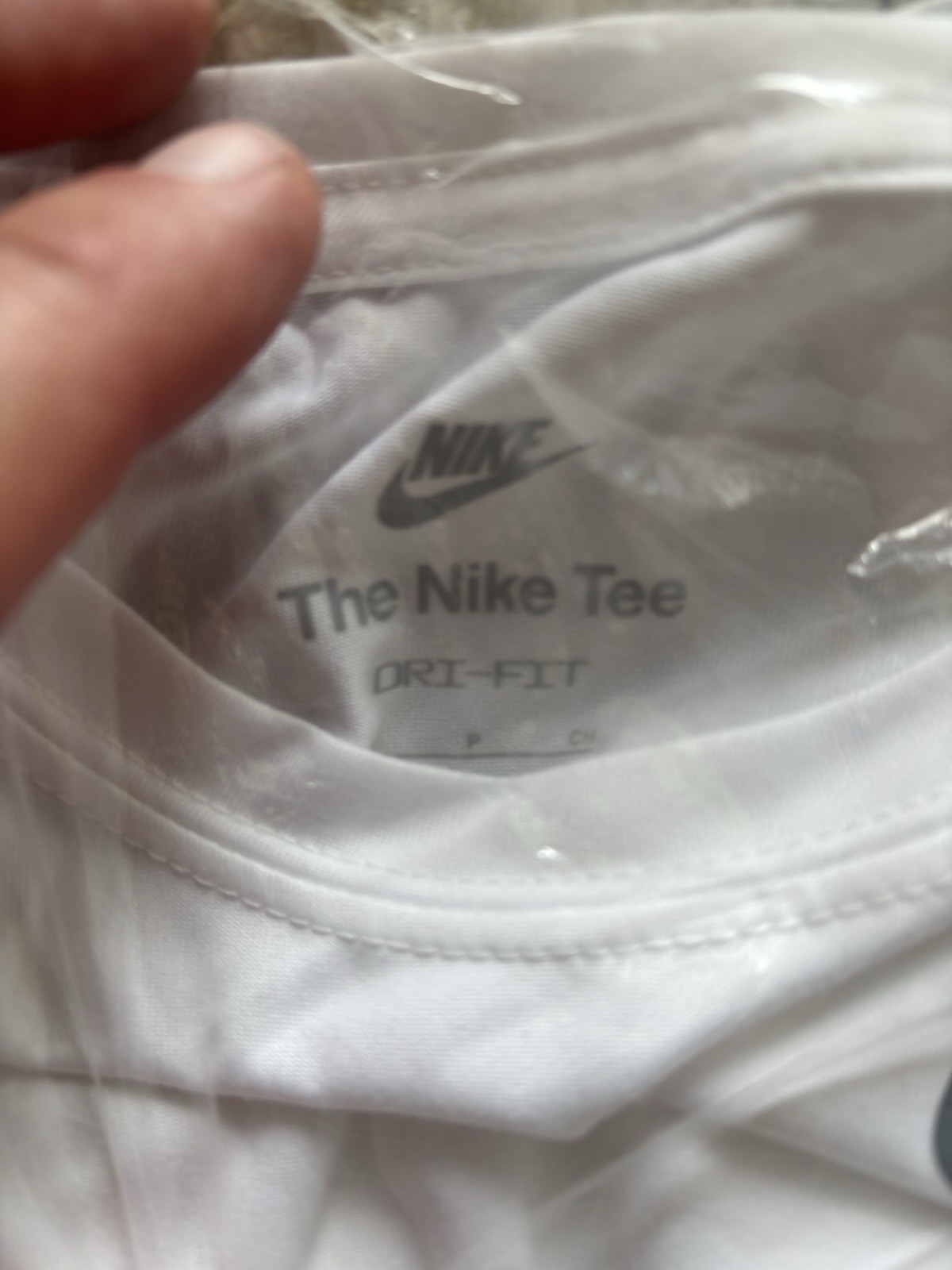 Nike Tee Boys DRI FIT Legend SHIRT White 840178-010 SMALL Youth T-Shirt NWT NEW