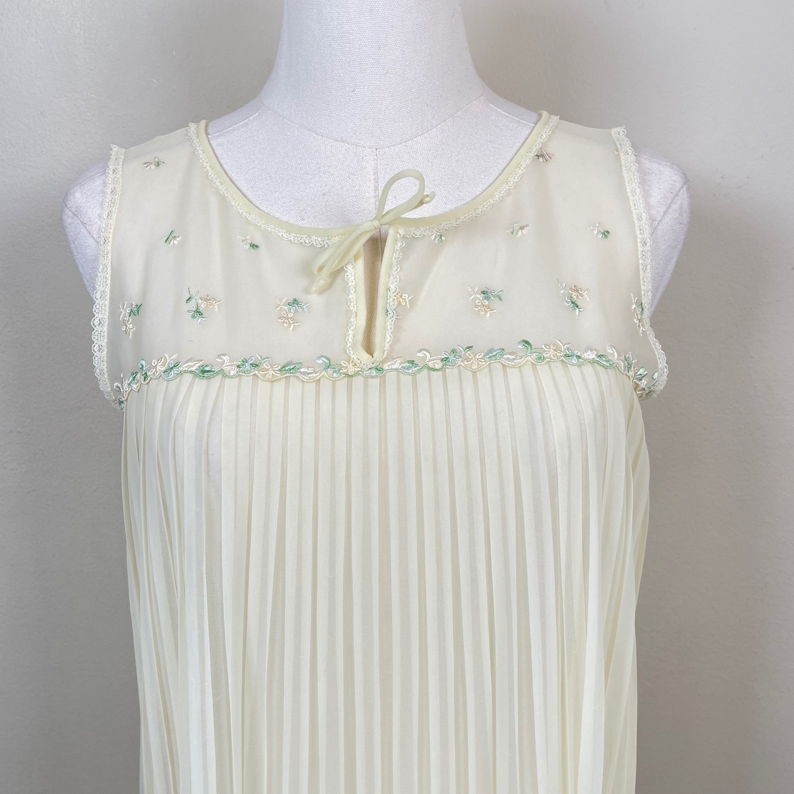 Vintage Kaiser Nightgown Women M Yellow Pleated Embroidered Chiffon Babydoll 70s