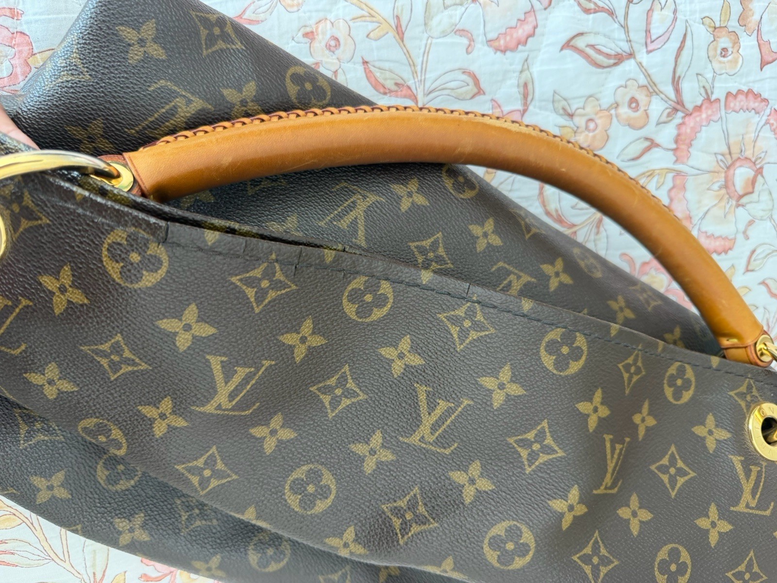 Authentic Louis Vuitton Artsy Monogram MM