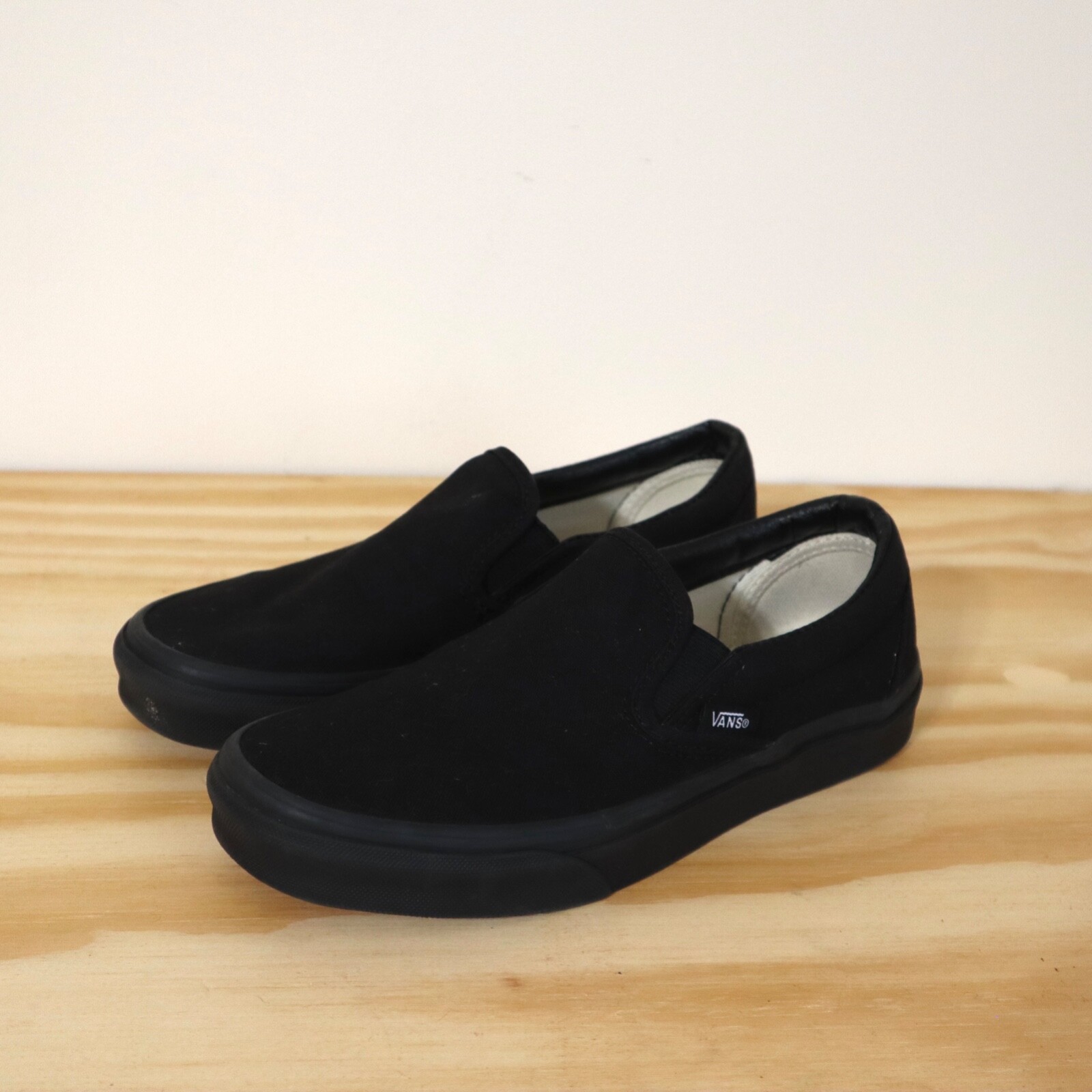 Vans Black on Black Sneakers Low Tops Size Women’s 6.5 Men 5