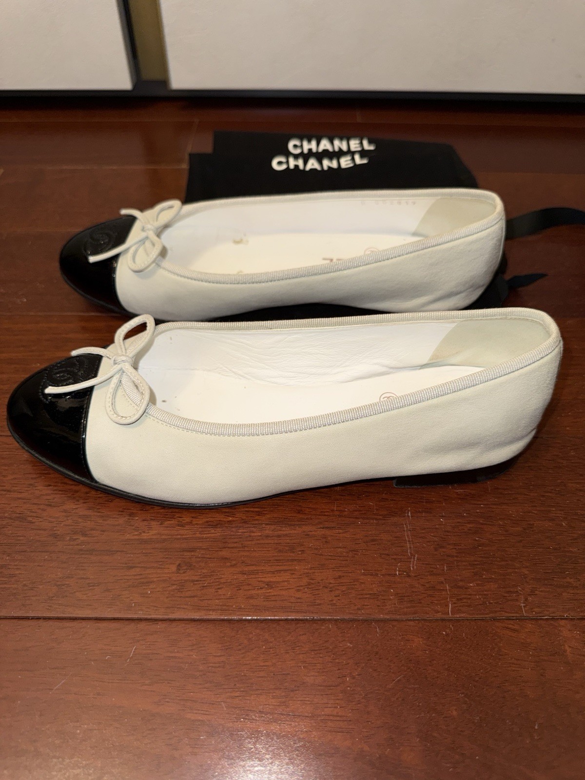Chanel Classic Leather Ballet Flats In Black And White Size 38.5