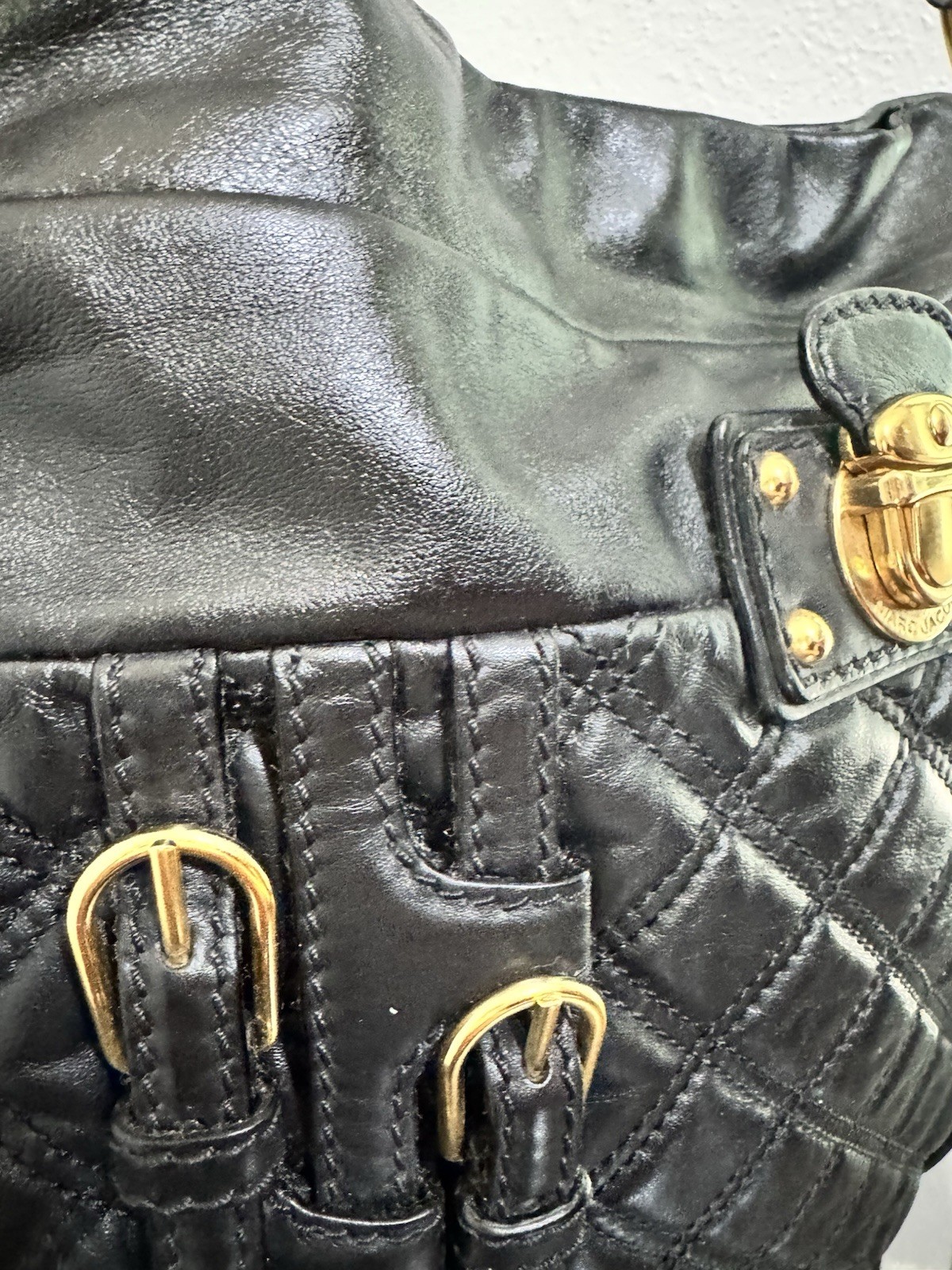Marc Jacobs Black Quilted Shoulder Bag Hobo Turn Lock Zip Gold Hardware Charm