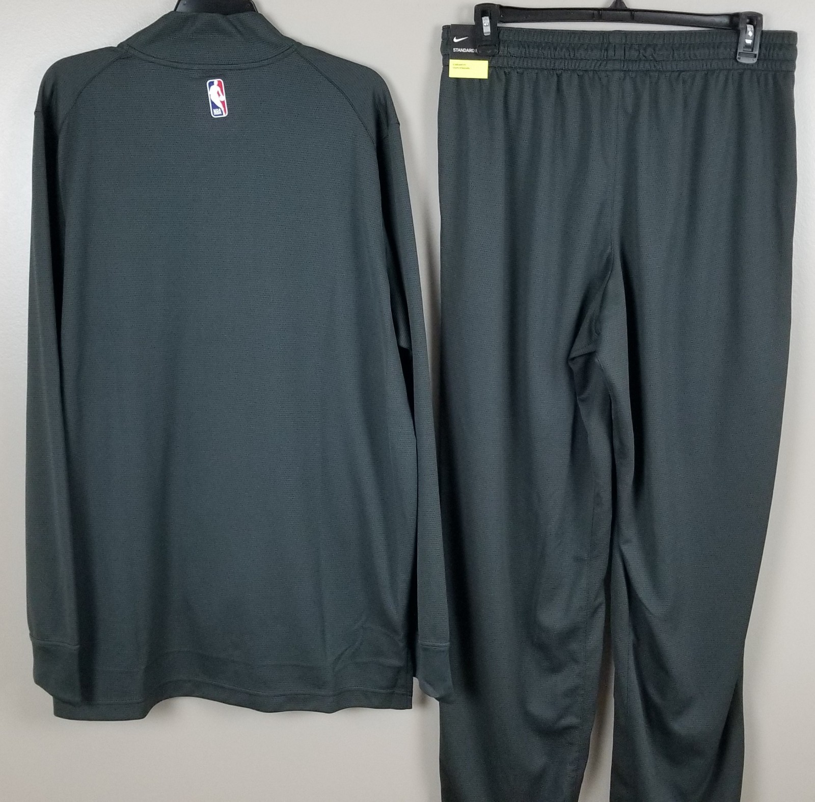NIKE LOS ANGELES LAKERS SUIT JACKET +PANTS GREY TEAM ISSUED (SIZE XLT = XL-TALL)