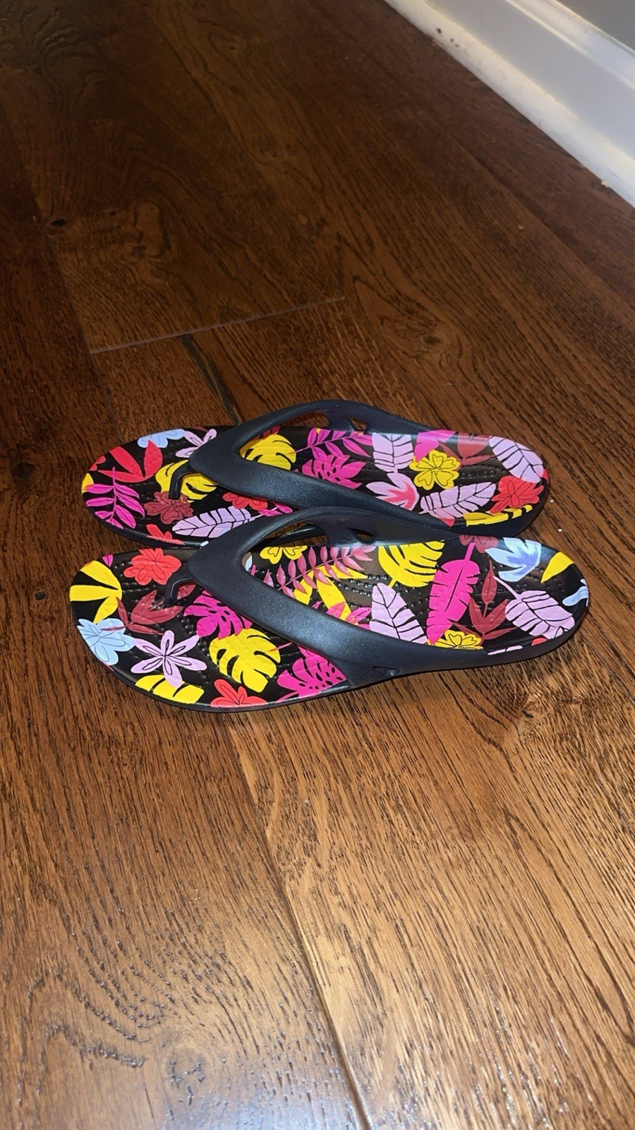 Crocs Kadee II Iconic Comfort Tropical Floral/Black Flip Flops Women’s 8 NICE