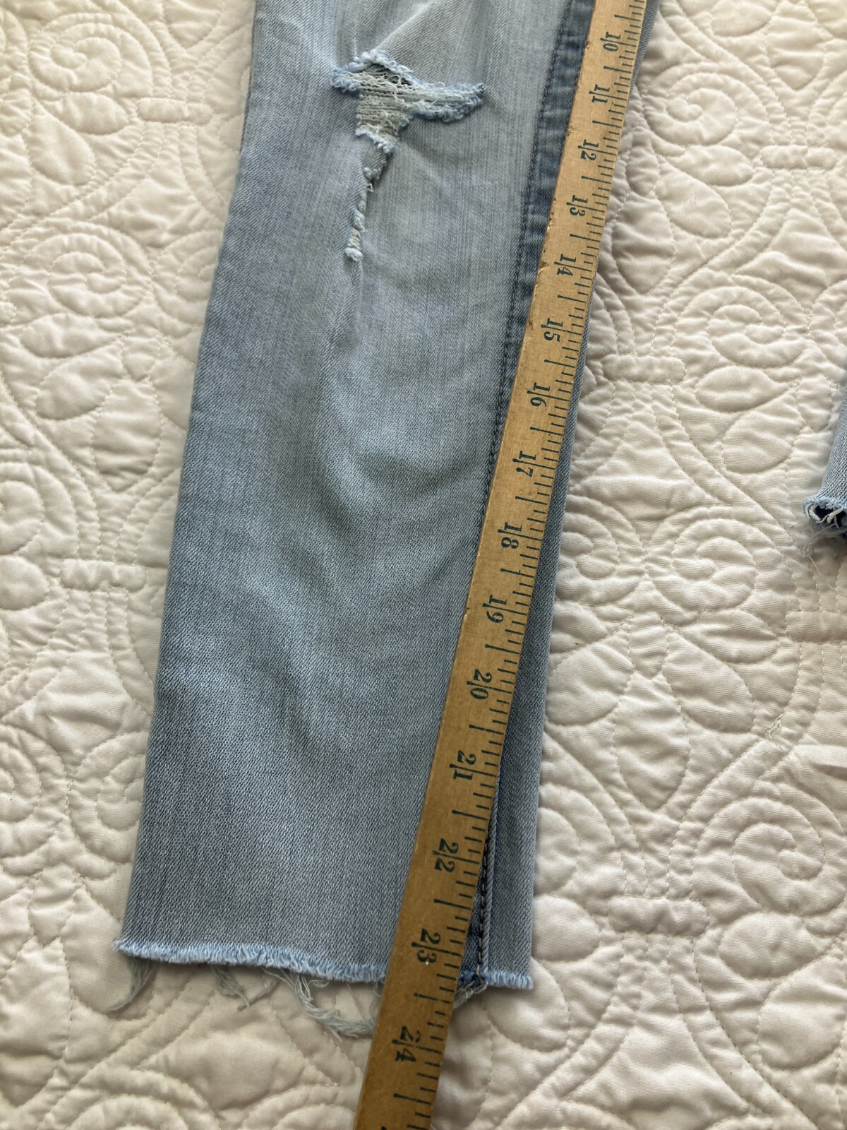 Seven7 Women’s Jeans Size 4 Distressed Straight Stretch Light Wash Raw Hem