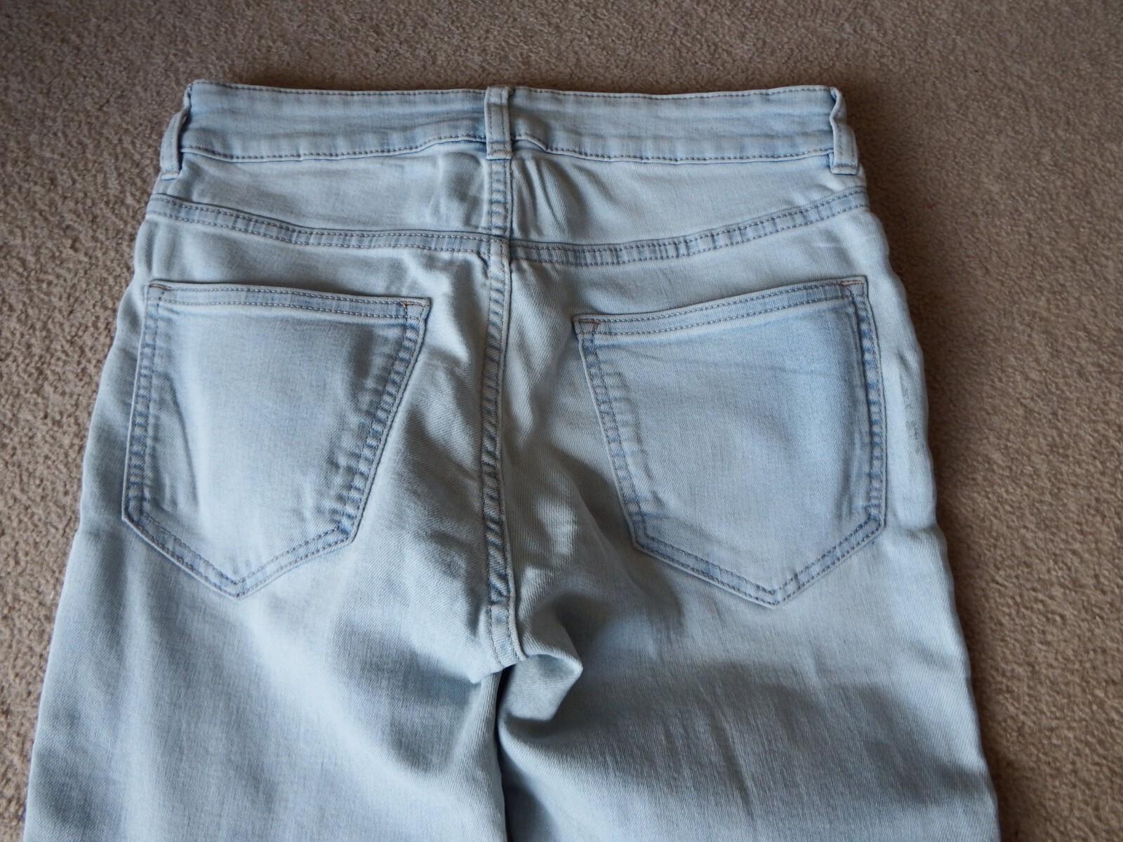 H&M Divided Light Blue Wash Denim Skinny Jegging Jeans Mid Rise Size 8 Stretchy
