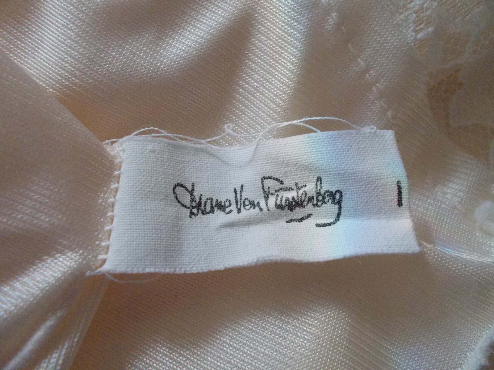 VTG DIANE VON FURSTENBERG DVF 100% Nylon Cream Lace Trim Camisole Cami Sz 34