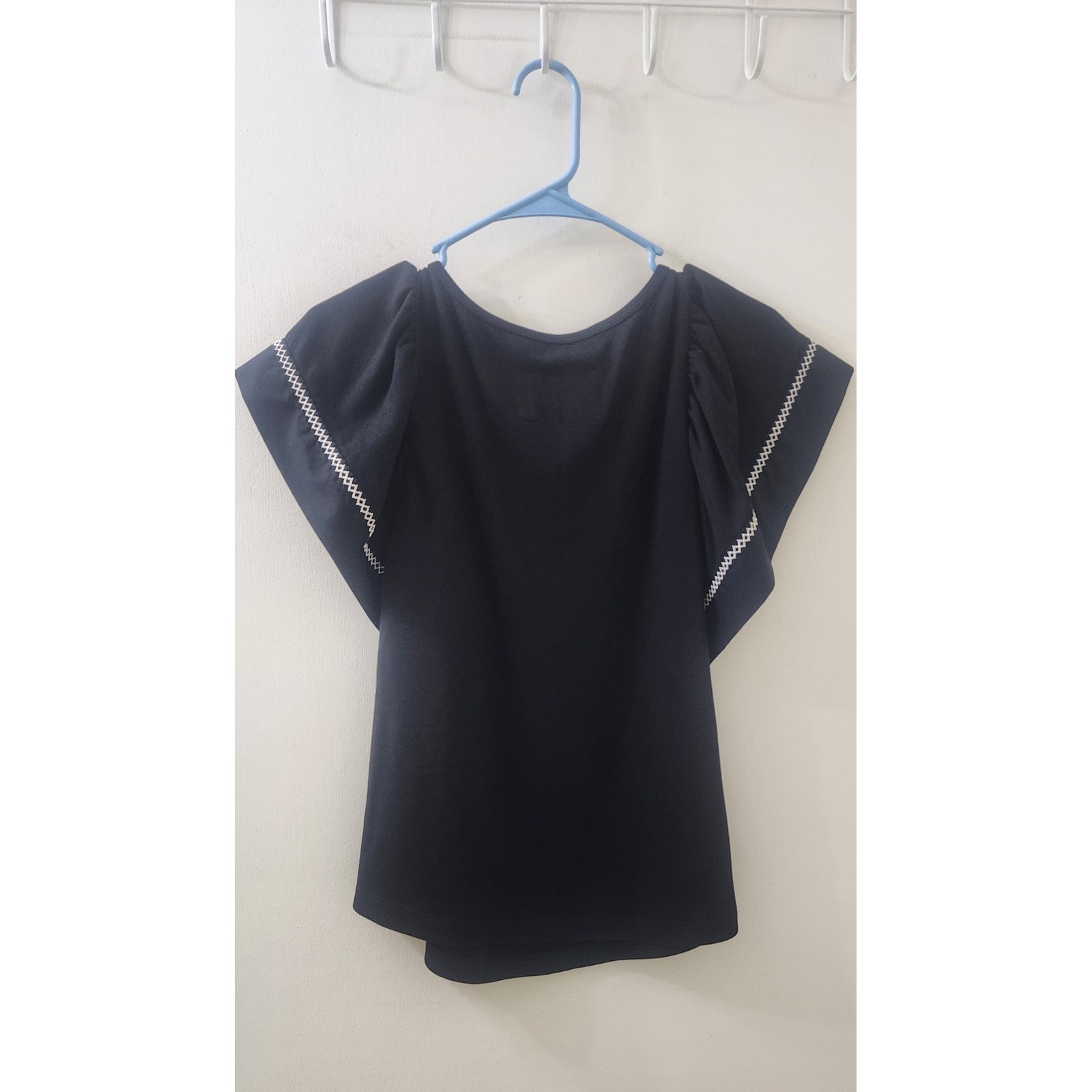 Maeve Anthropologie Navy Blue Flutter Sleeve Embroidered Knit Top Medium