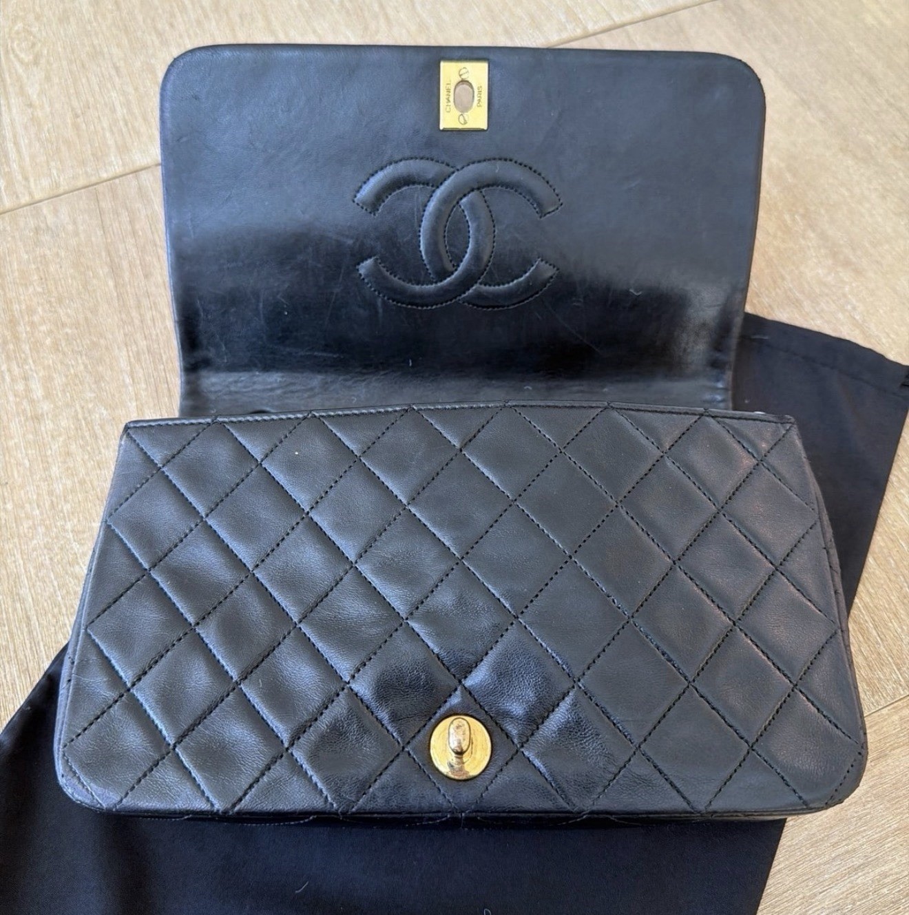 Authentic vintage Black Quilted Small Single Flap Chain Turn Lock Gold bag