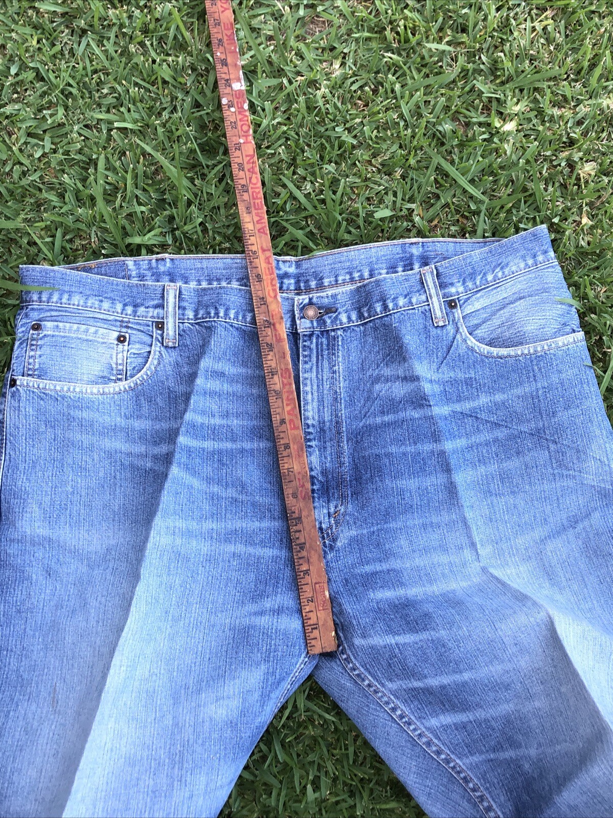 Vintage Levi’s Men’s 559 Relaxed Fit Jeans Med Wash 46 x 30 Cleaners Starch