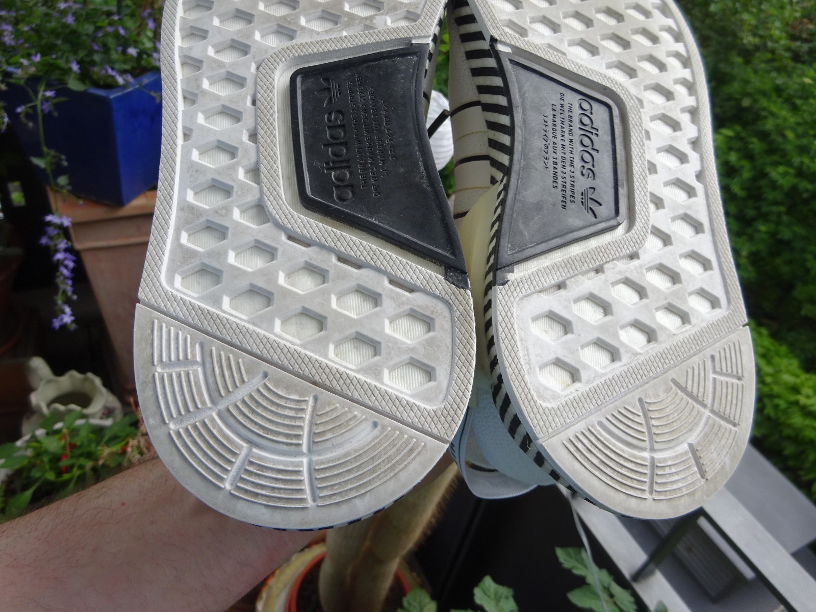 Adidas FY2108 NMD R1 V2 Dazzle Pack Cloud White trainers size 37 1/3 (UK4.5) for new