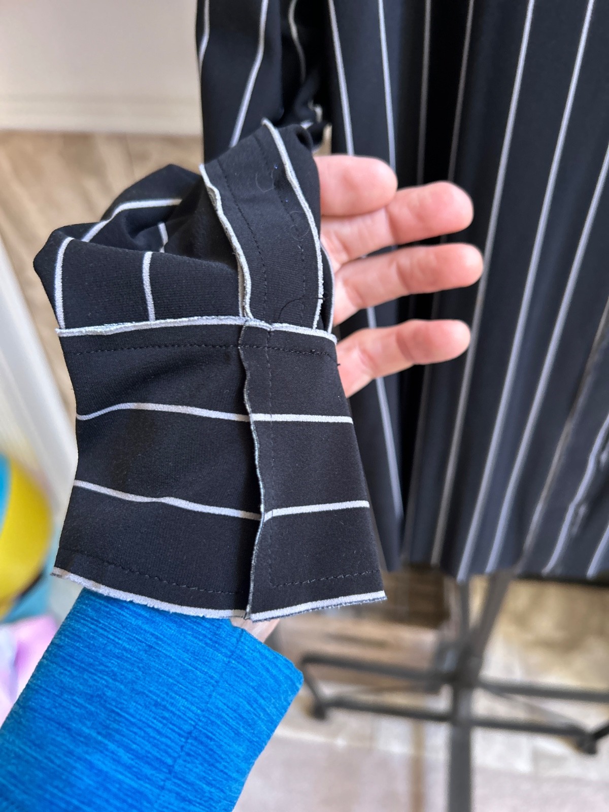$115 NORMA KAMALI NK Shirt w/ Collar long-sleeve top – black / white pinstripe S