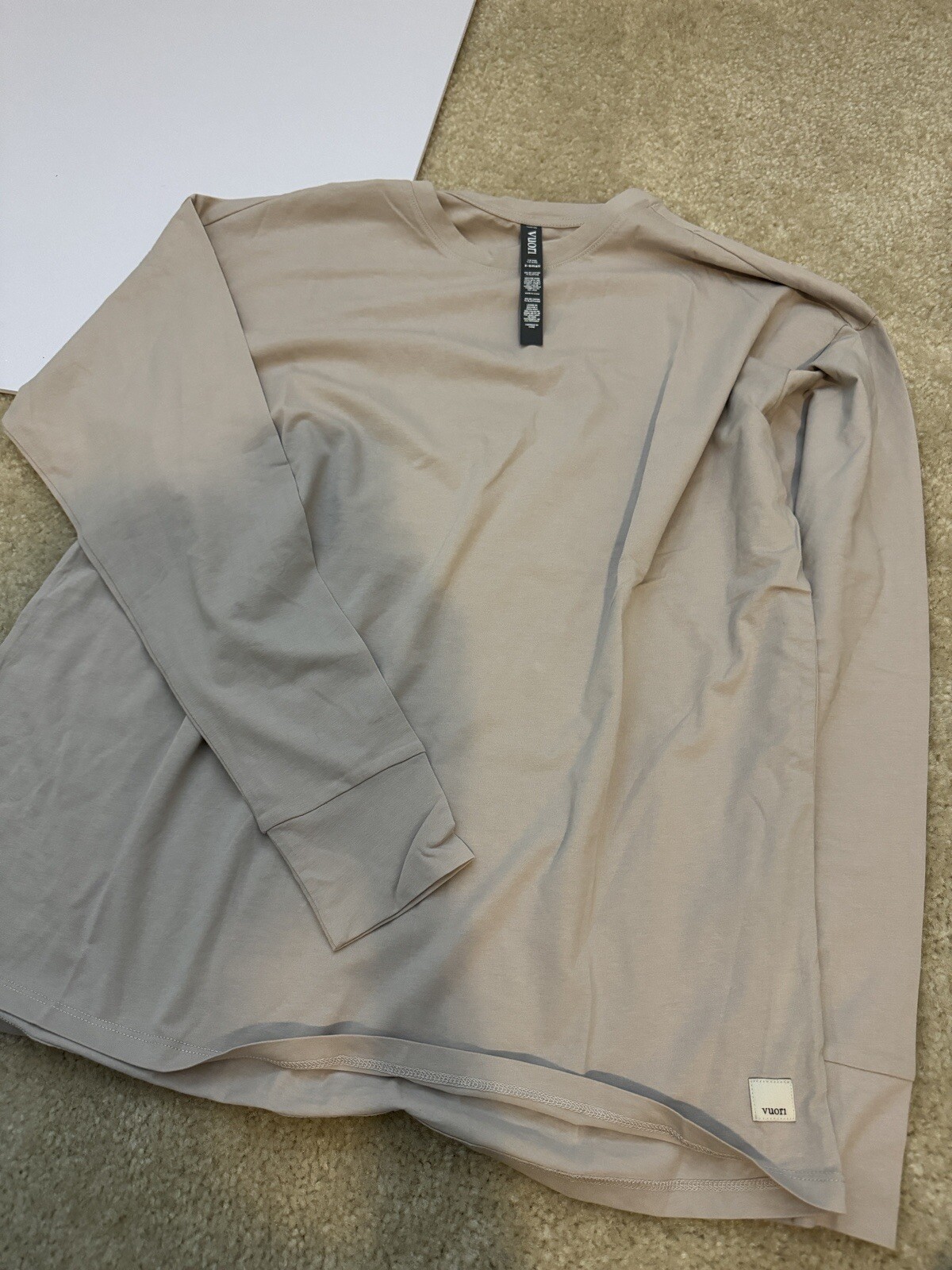 Vuori Long-Sleeve Feather Tee size M Women Top New