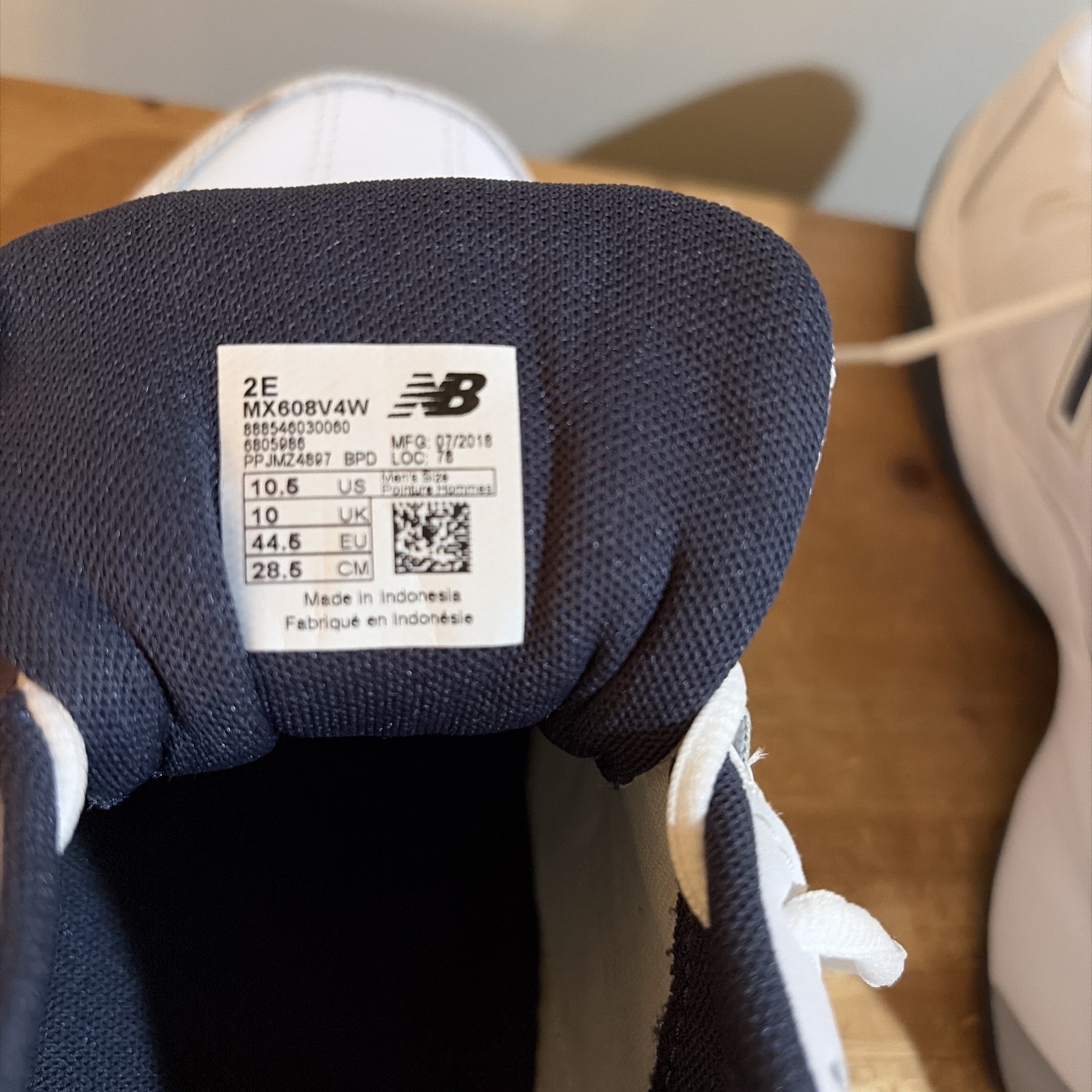 New Balance Men’s Wide 608 Shoe Size 10.5 2E White and Navy Blue