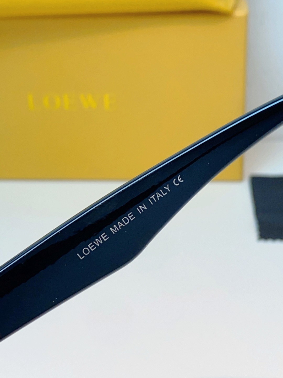 Loewe Flower Oval Sunglasses Black Acetate Frame Dark Grey Lens LW40088U