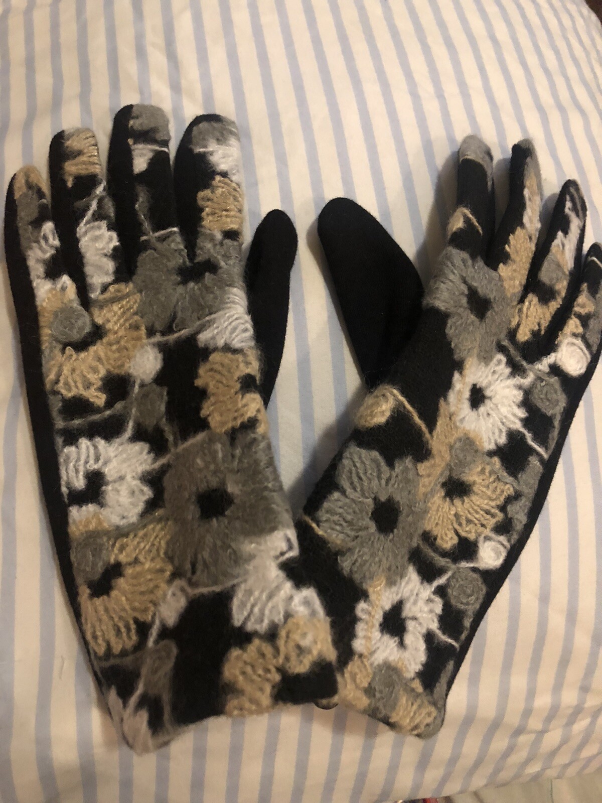 Boiled Wool Gloves With Flowers Biack Grey Gold Medium By 2Chic Lornas Loft