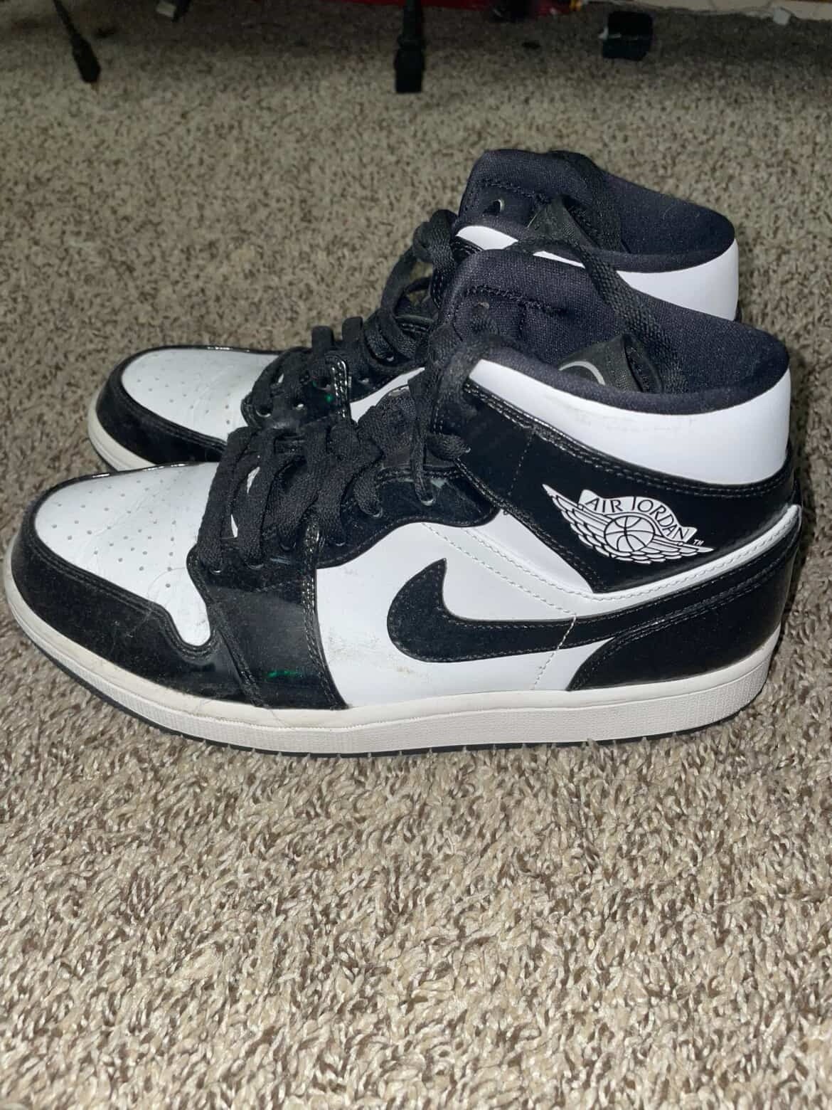 Jordan 1 Mid Black & White Carbon Fibers