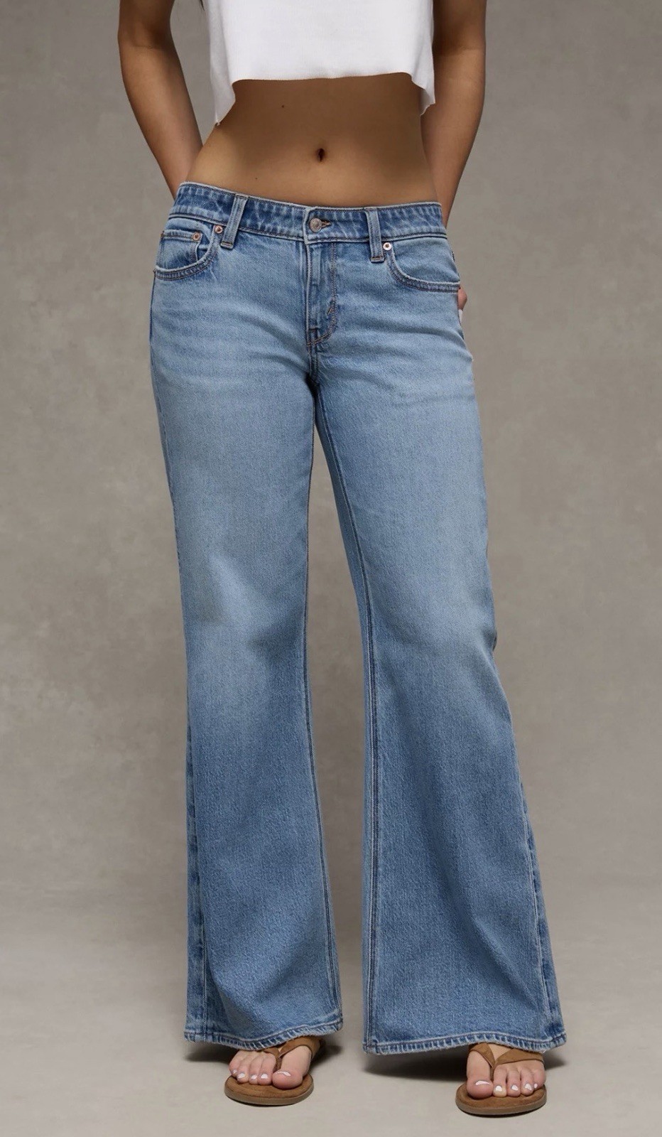 American Eagle Women’s Low Rise Flare Jeans-Medium Wash- Size 6 Reg