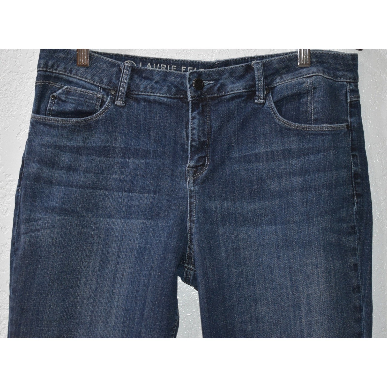 Laurie Felt Los Angeles Classic Weekender Crop Jeans Blue Denim 10 A367030