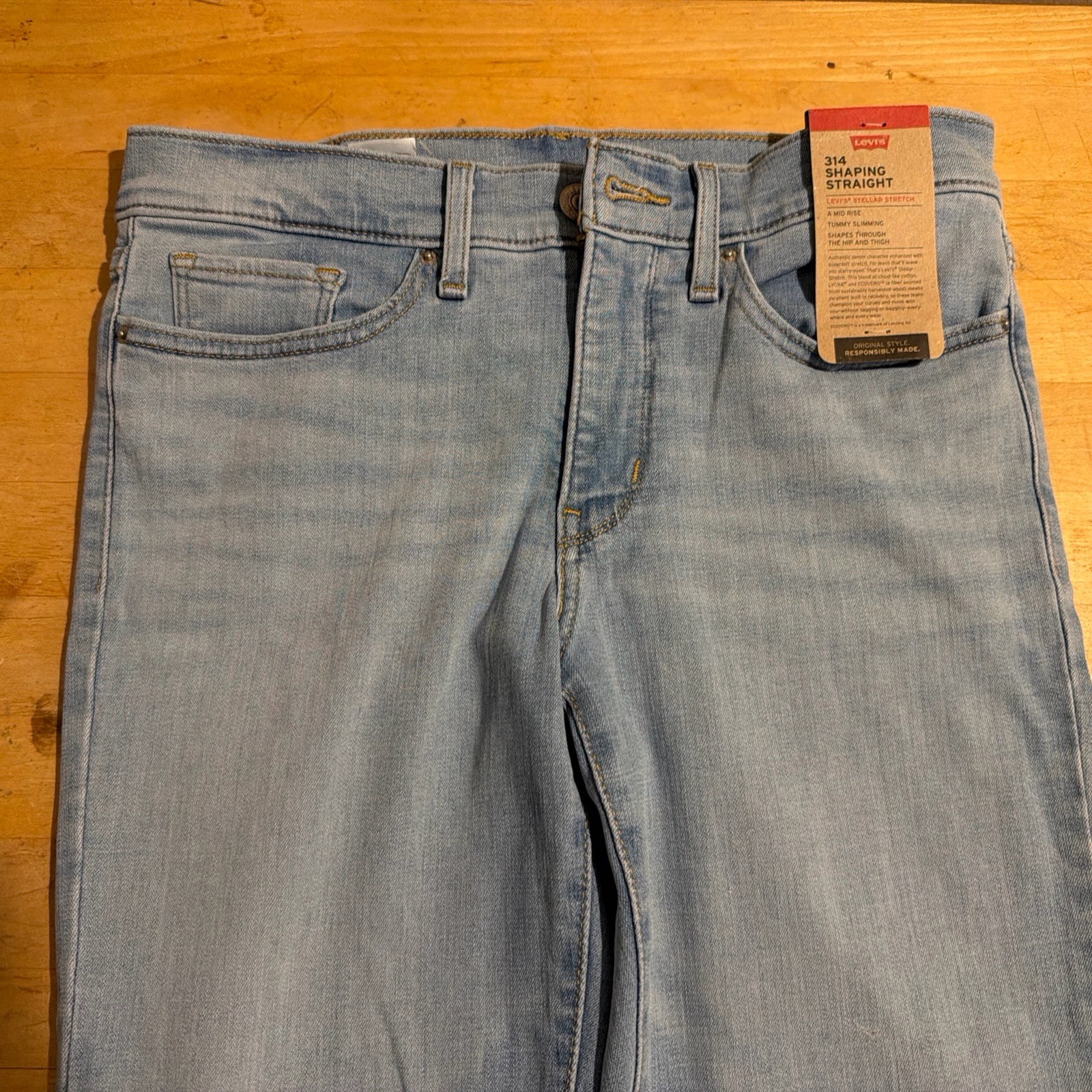 Levi’s Women’s 314 Mid-Rise Shaping Stretch Straight Jeans, Size 14 32/32