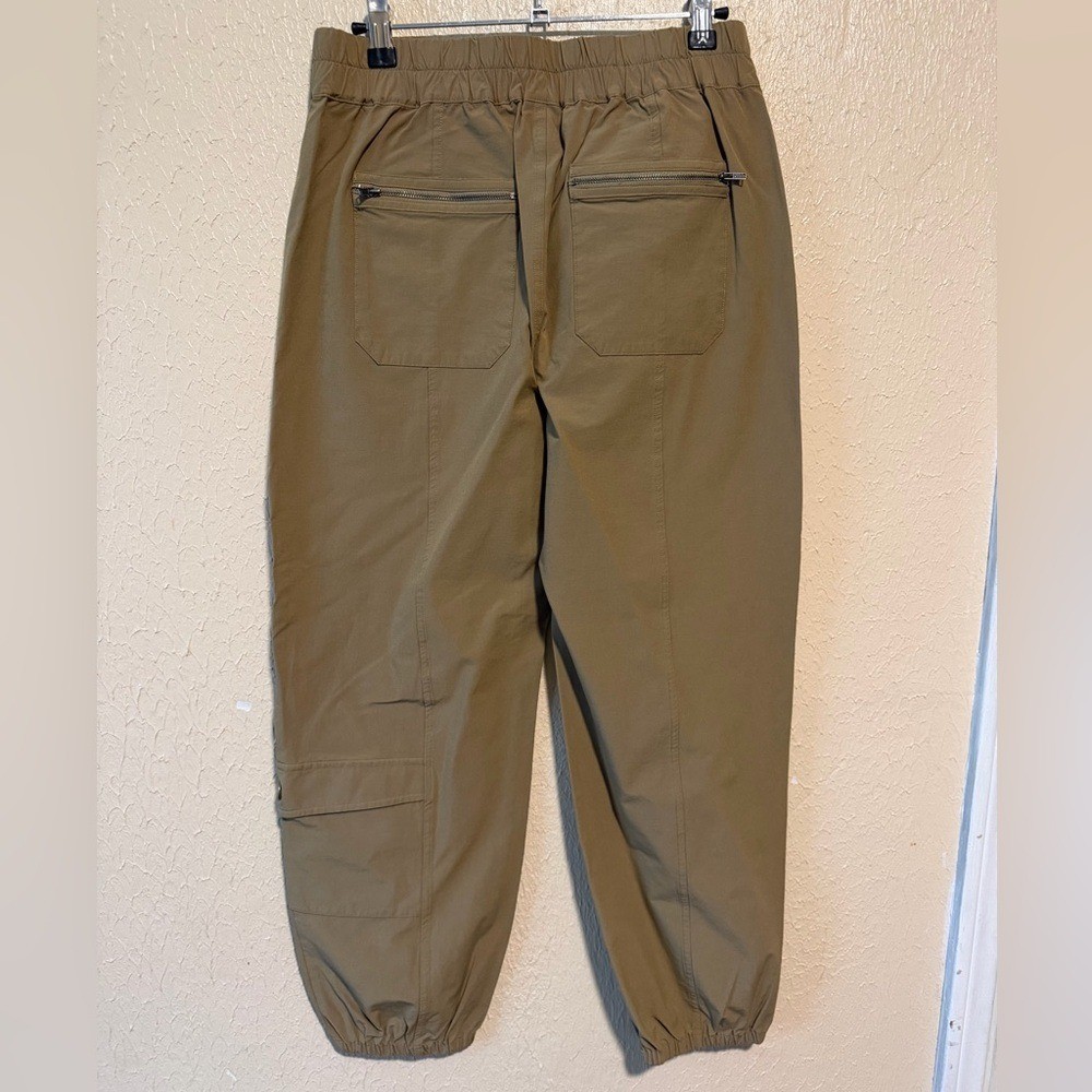 CAbi Galaxy Cargo Pocket Tan Pants 6480 Size Medium