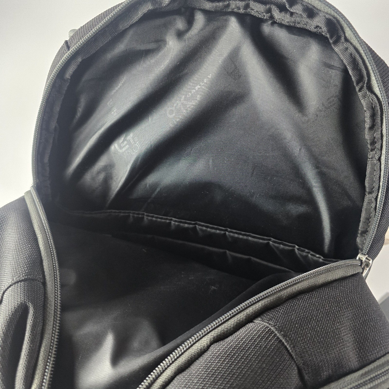 Oakley 5-Speed Backpack Grigio Scuro Medium Sized # 92792 Black