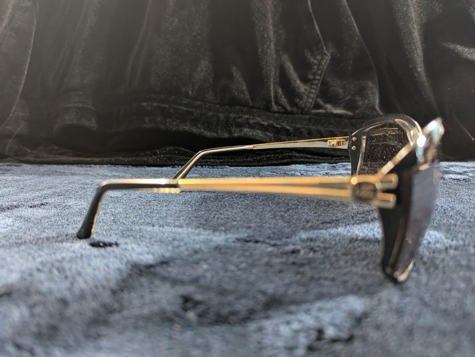 VonZipper Kismet Sunglasses Black Gold / Brown Gradient With Sleeve Great Cond!