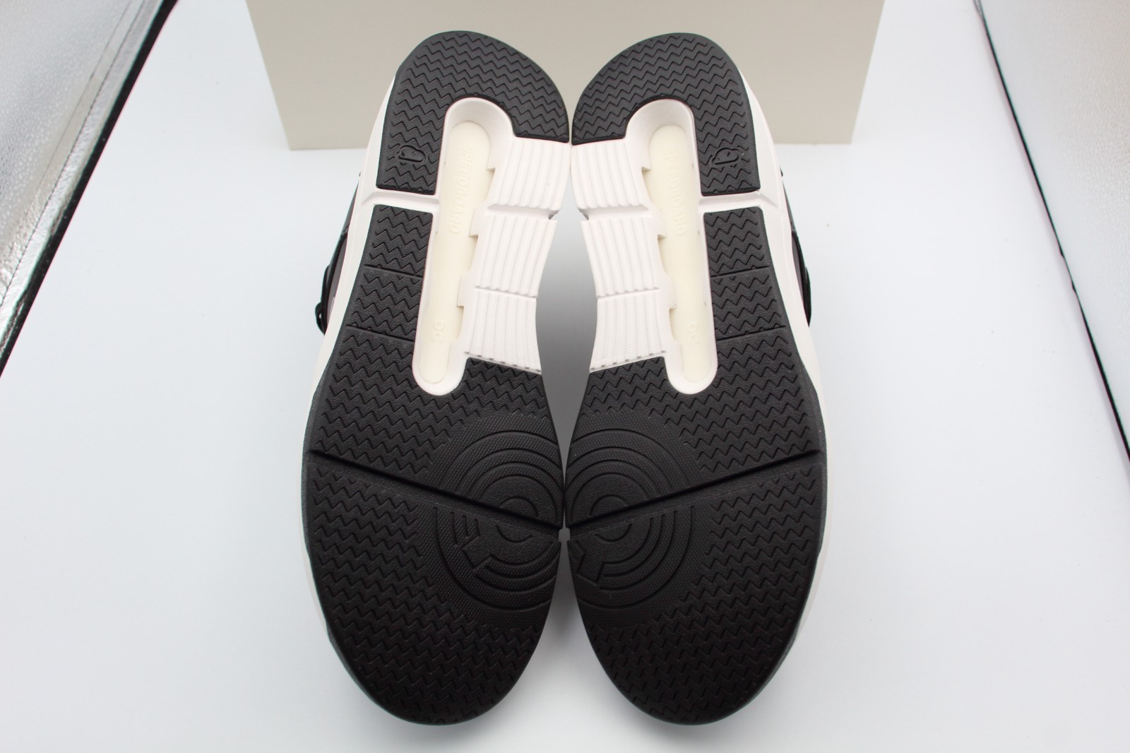 On The Roger Clubhouse Black White 3MF10540299 Men’s US7-14 NEW