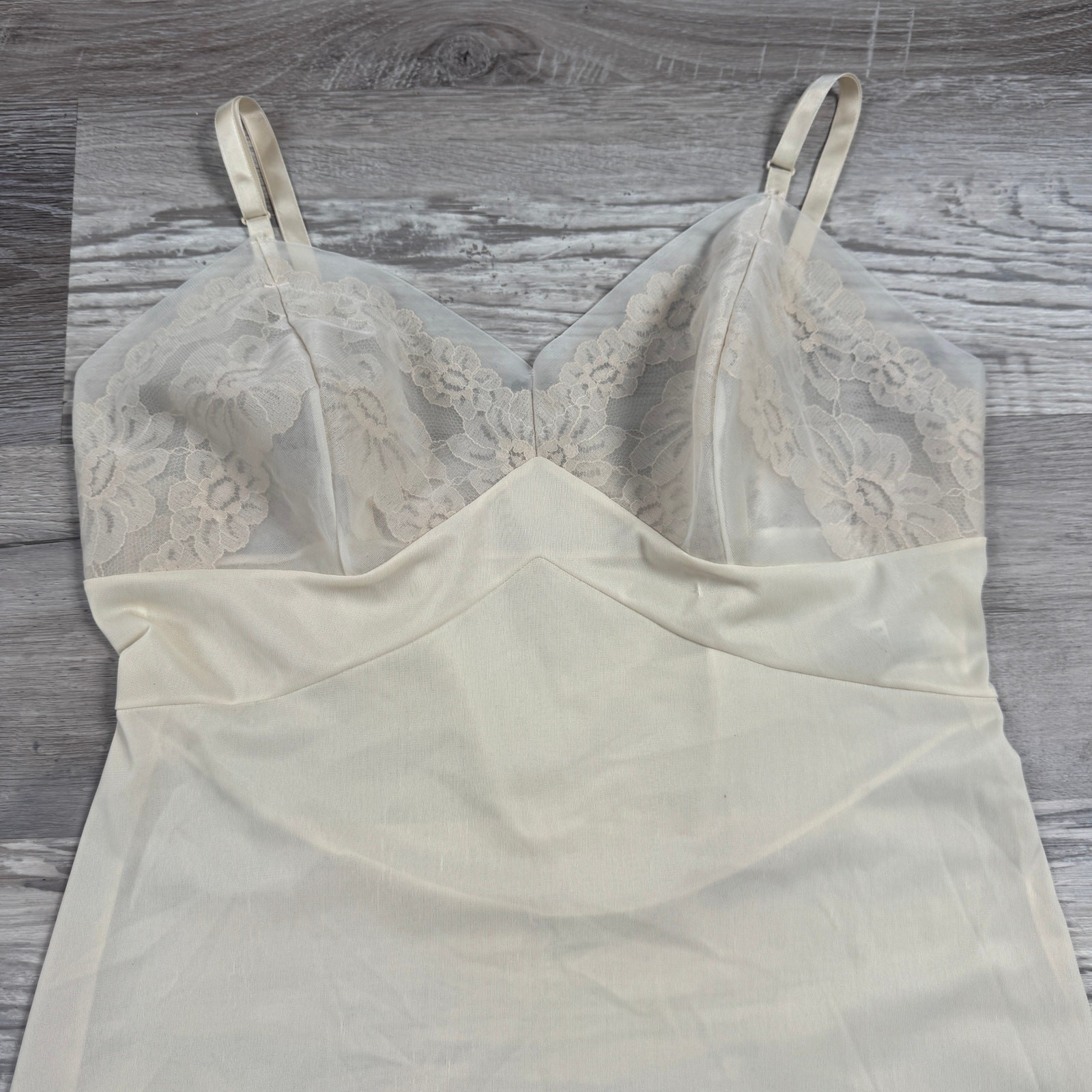 Vintage Vanity Fair 70s Ivory Lace Full Slip Dress 32L Coquette Nylon Lingerie