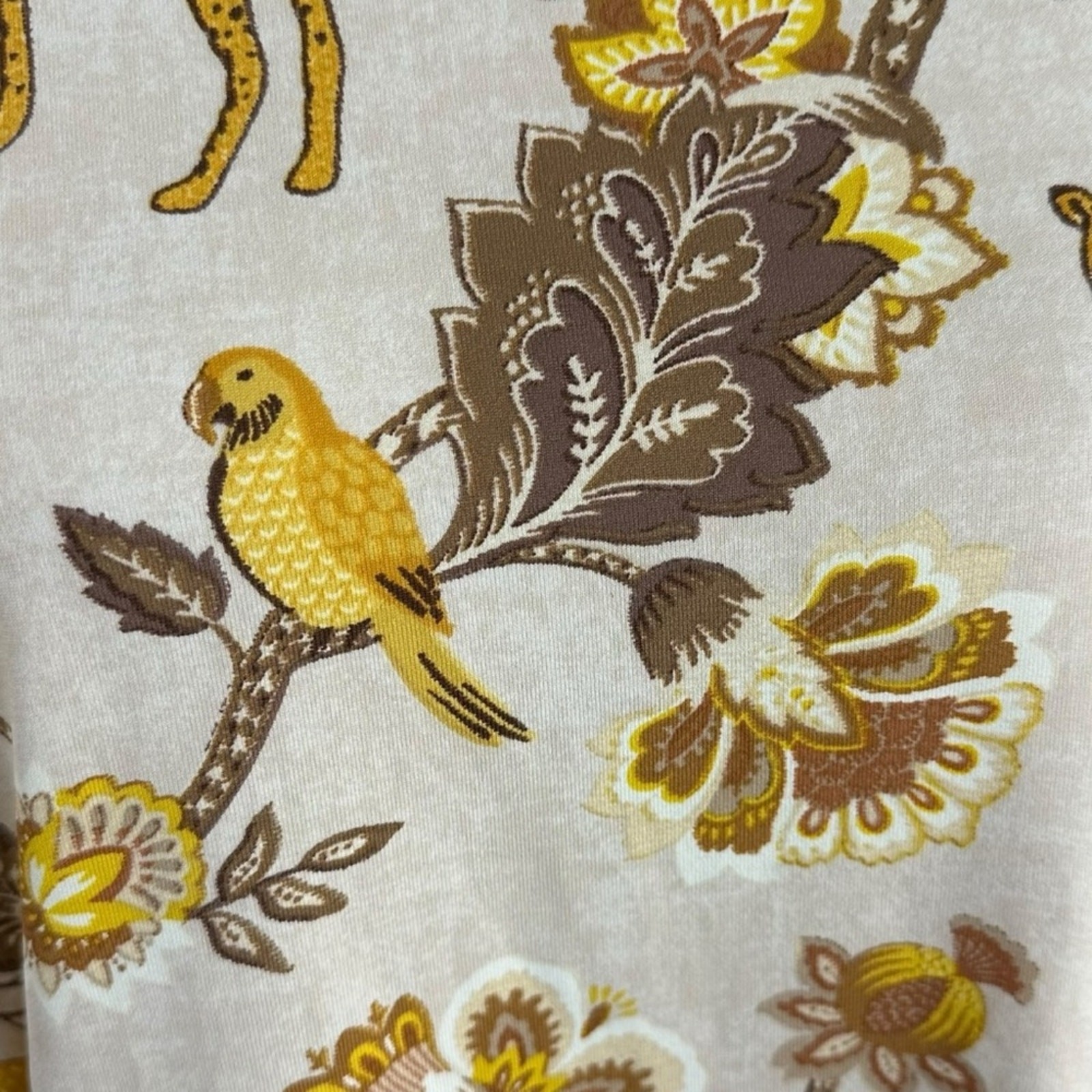 J. McLaughlin Catalina Cloth Signature Tee in Sand Gold Tigris Blossom Large