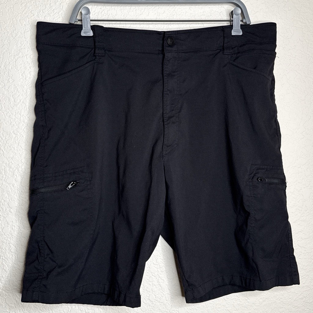 Wrangler Authentics Men’s Cargo Shorts Size 42 Black Stretch Nylon Zip Pocket