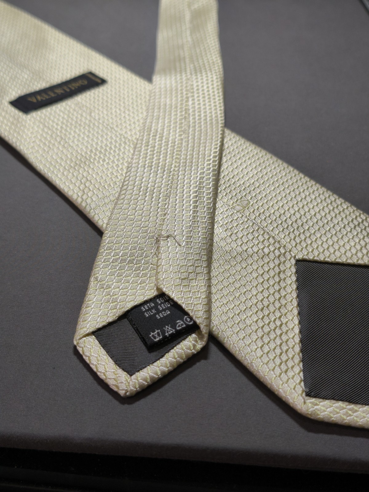 Valentino – Solid Yellow Honeycomb Silk Tie Made in Italy