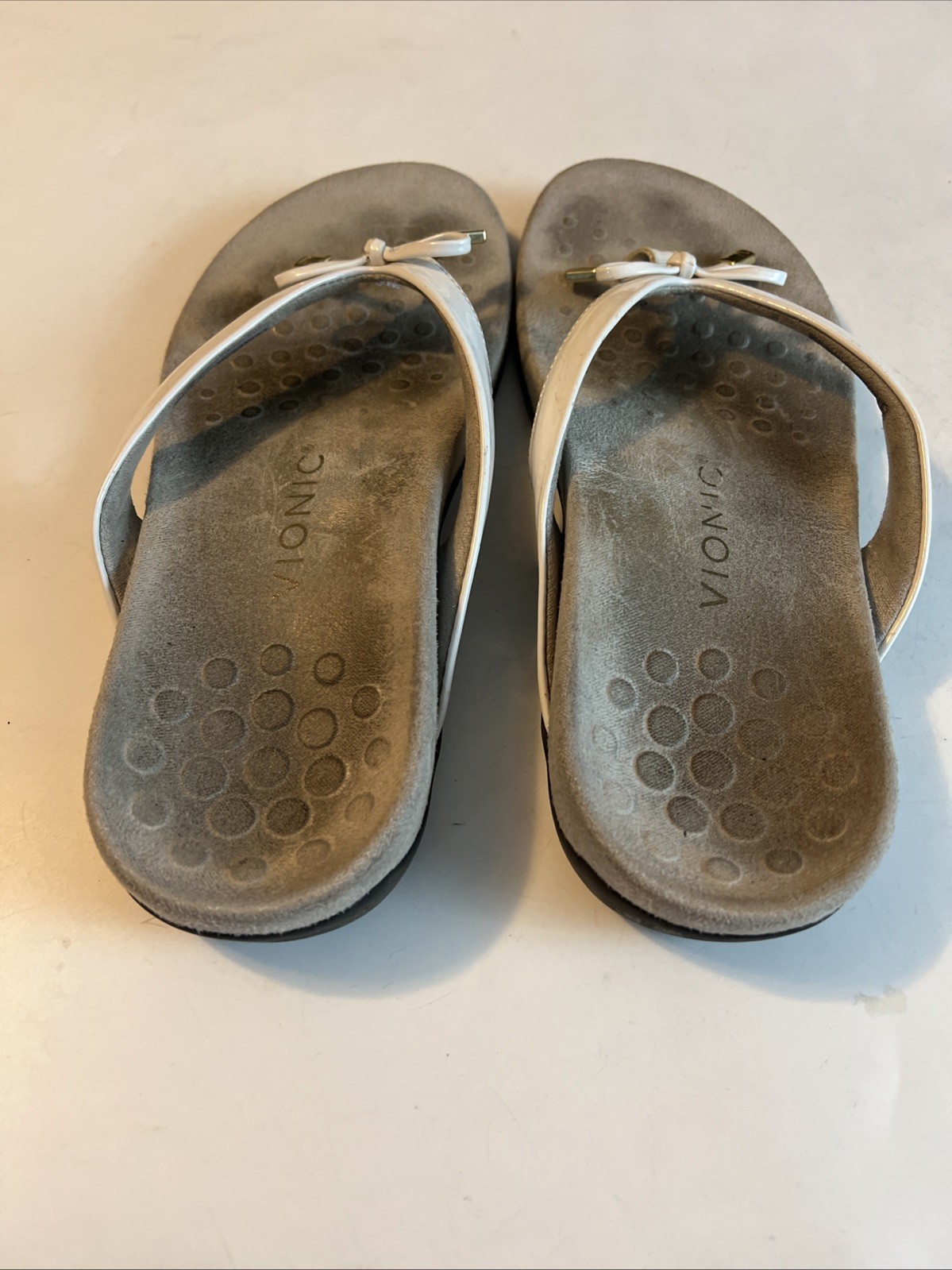 Vionic Bella II White Patent Bow Orthotic Sandals Flip Flops Women’s Size 7.5