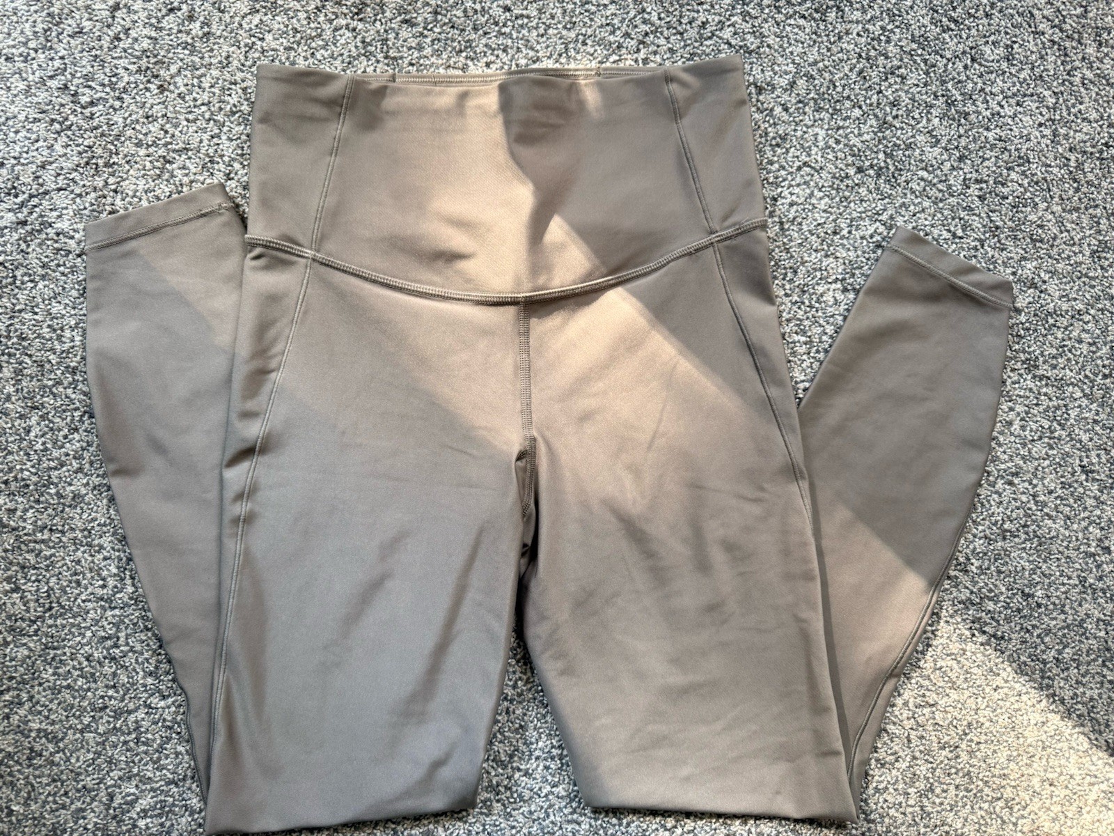 All in Motion High Rise Athletic Leggings Women’s S – Taupe – Side Zip Pocket