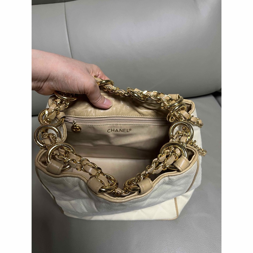 CHANEL Chain Shoulder Bag Leather Matelasse Ivory Beige Size: W:8.7 × H:7.9 in.