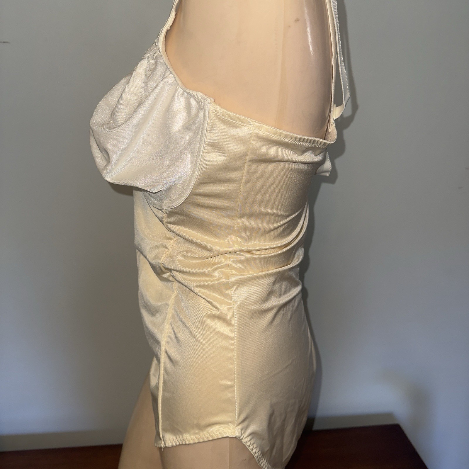 Chantelle Shaping Tummy Control Shapewear Bodysuit Beige Underwire Bra Girdle 40