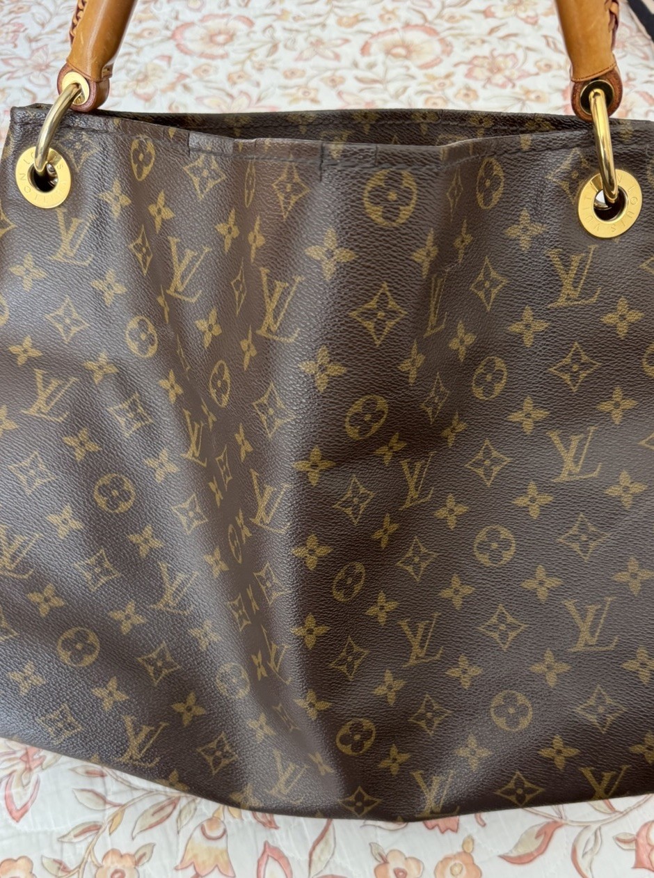Authentic Louis Vuitton Artsy Monogram MM